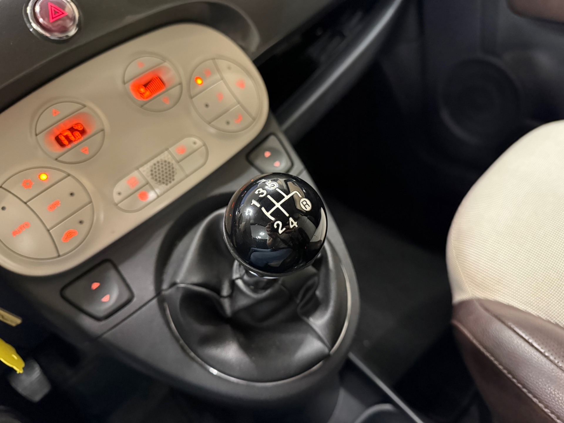 https://www.autokooy.nl//xml/images/56581447-18.JPG