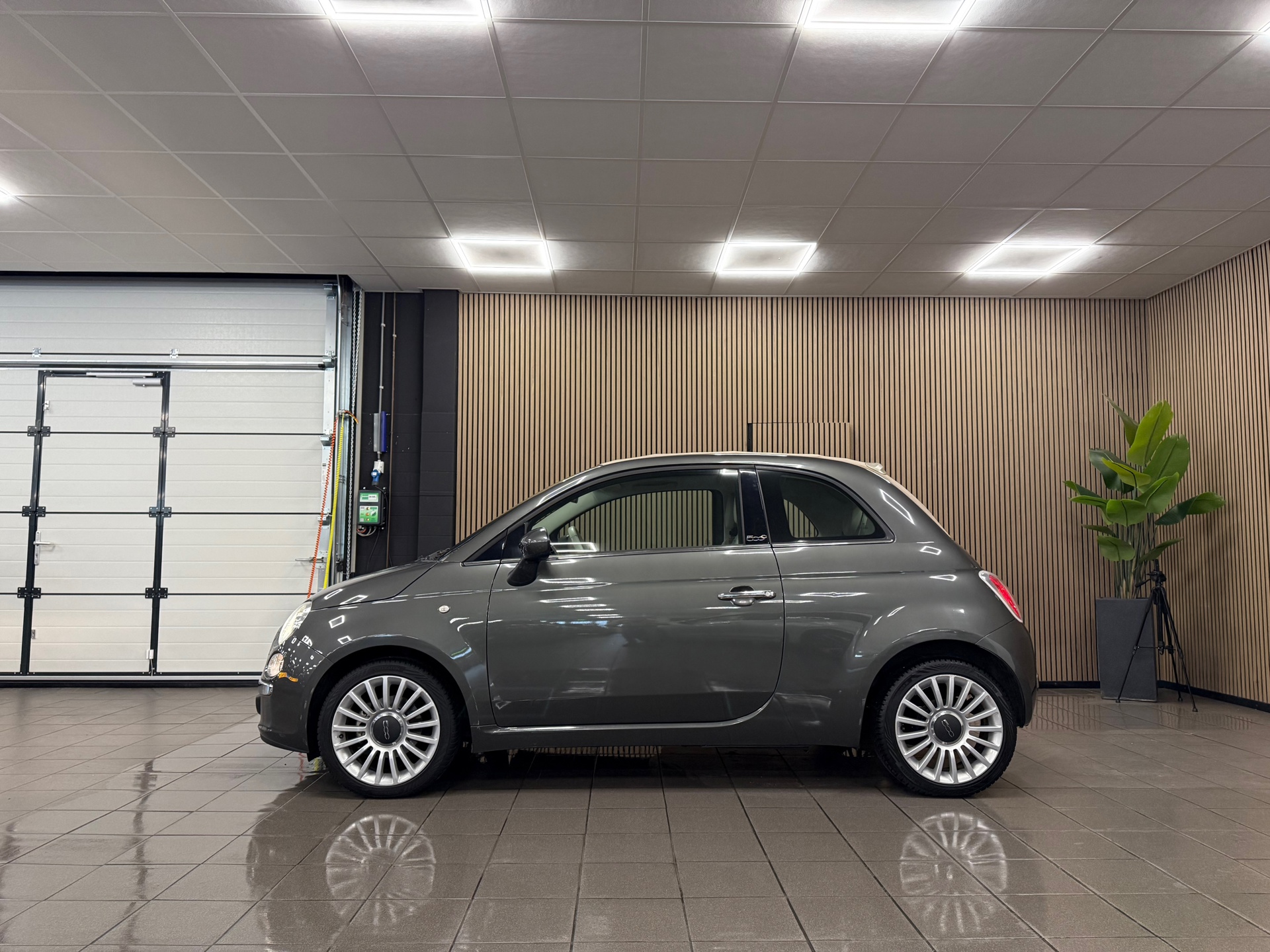 https://www.autokooy.nl//xml/images/56581447-2.JPG