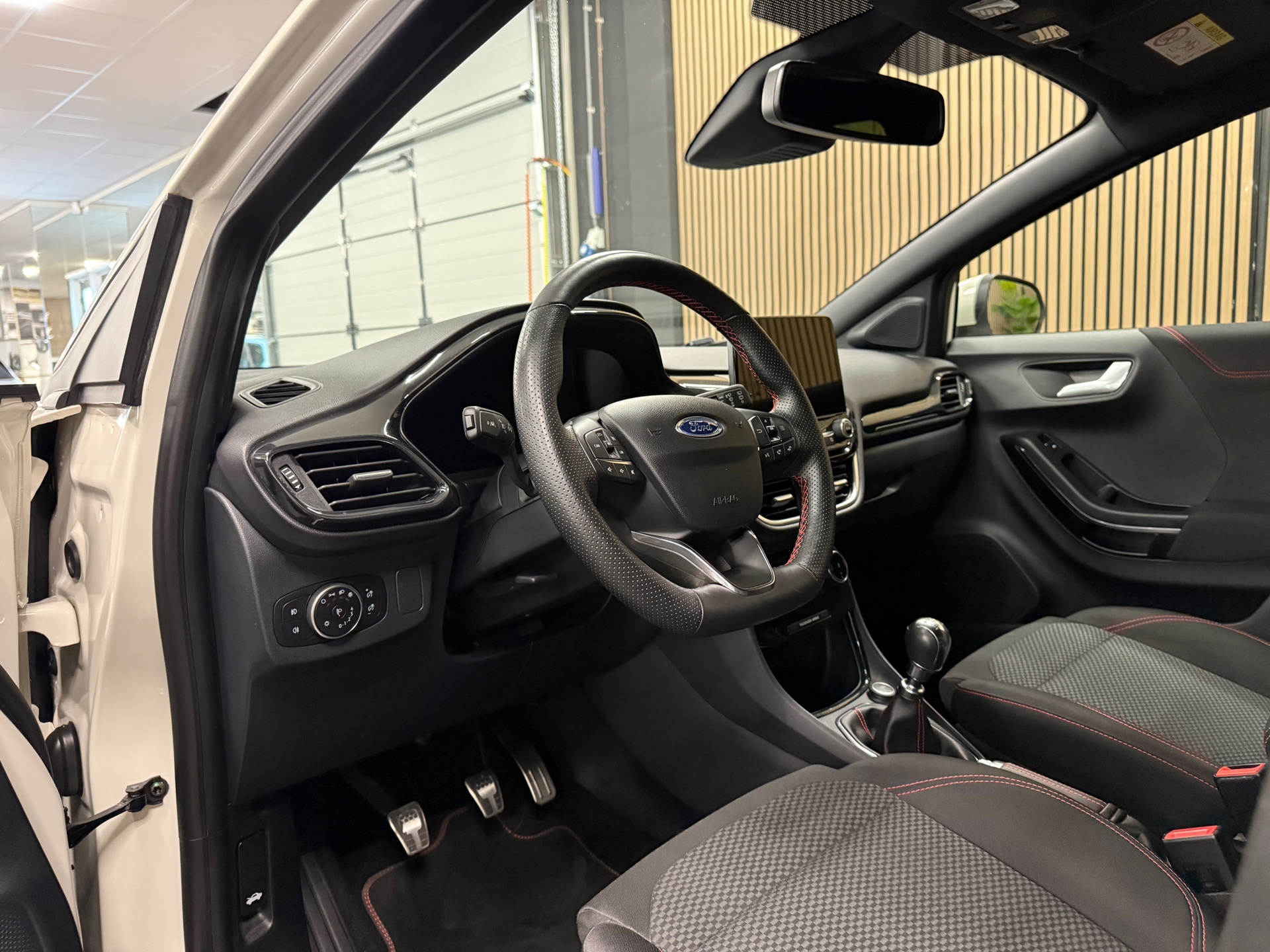 https://www.autokooy.nl//xml/images/56611119-12.JPG
