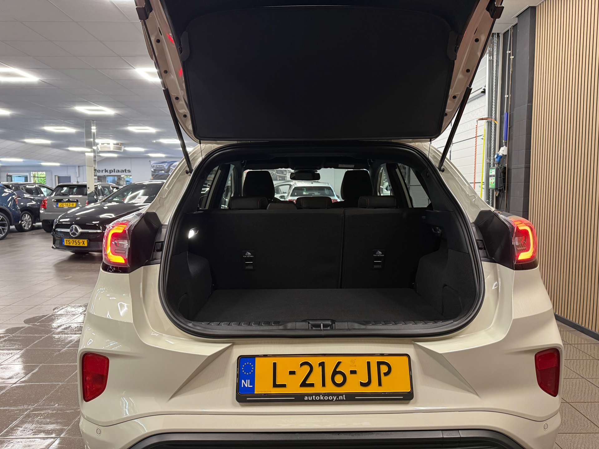 https://www.autokooy.nl//xml/images/56611119-5.JPG