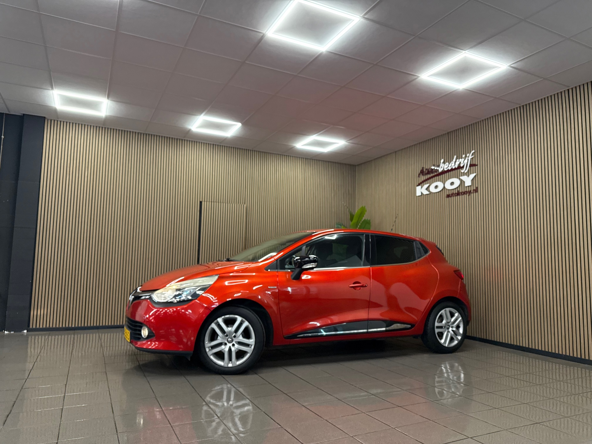 https://www.autokooy.nl//xml/images/56662008-10.JPG