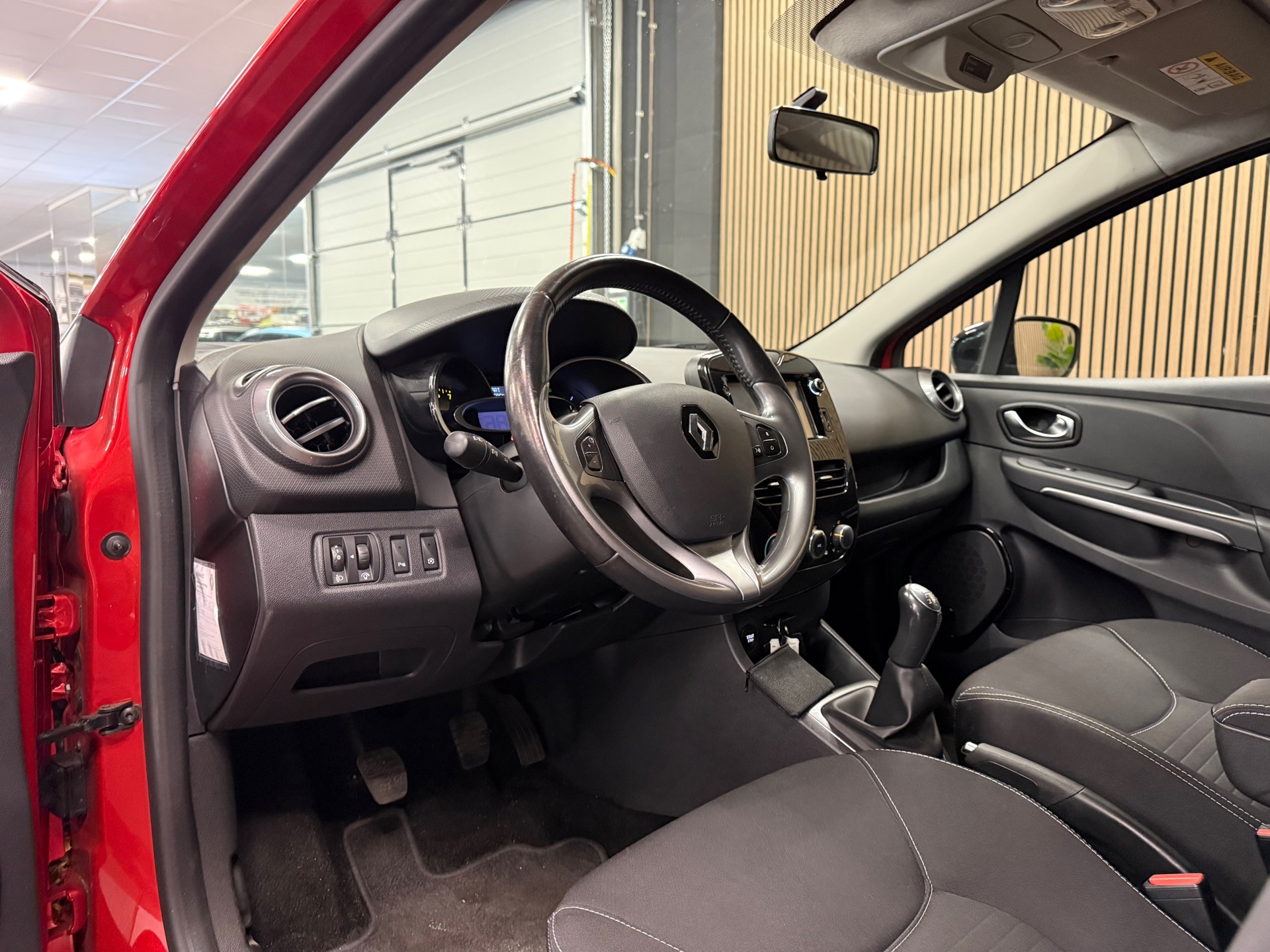 https://www.autokooy.nl//xml/images/56662008-14.JPG
