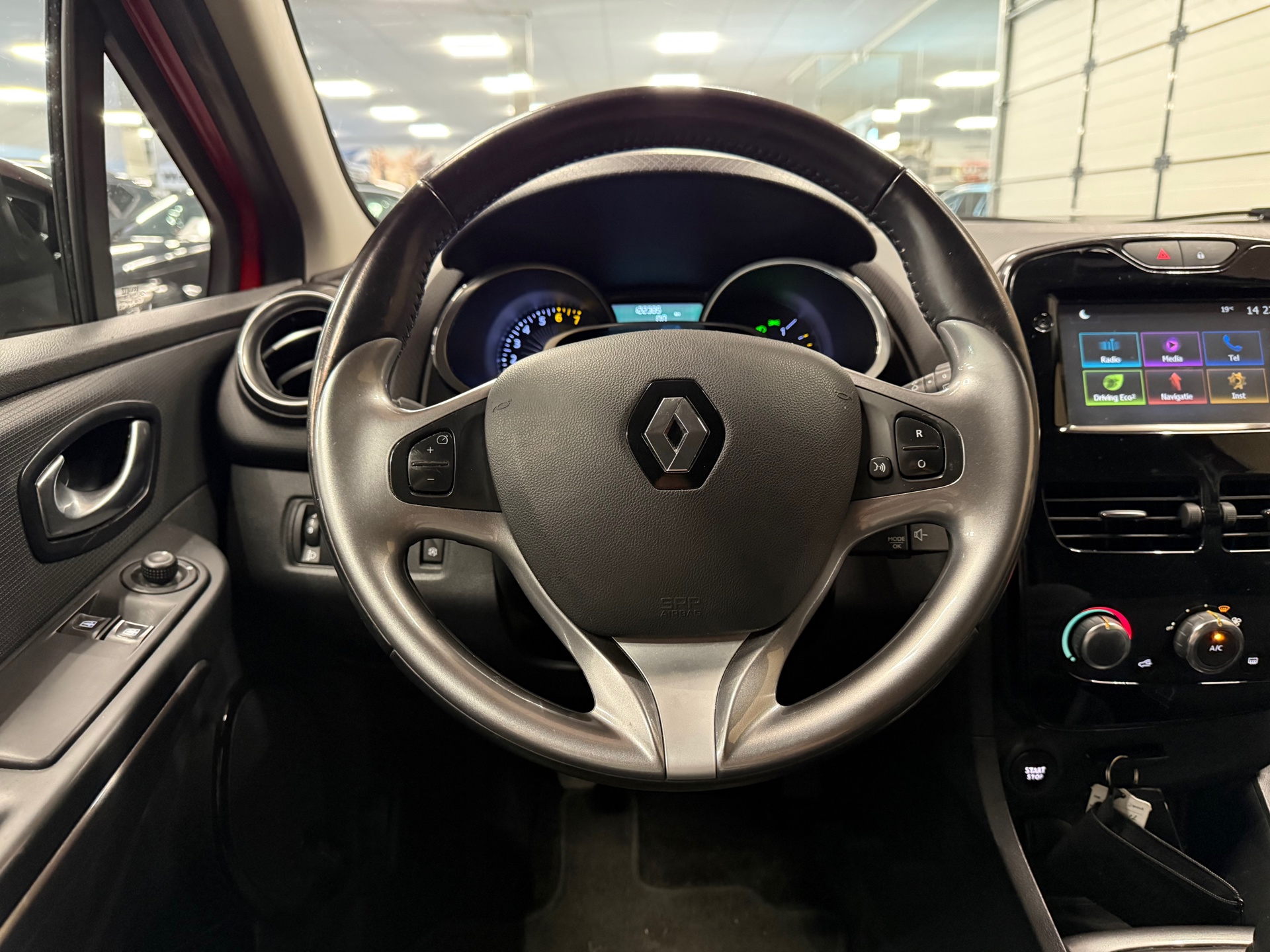 https://www.autokooy.nl//xml/images/56662008-15.JPG
