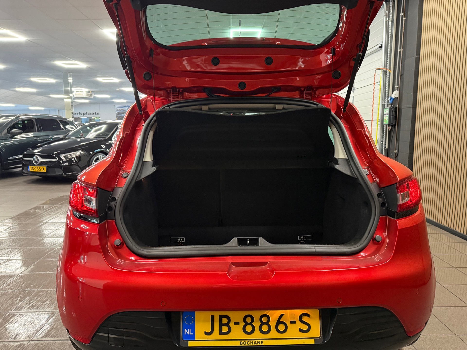 https://www.autokooy.nl//xml/images/56662008-5.JPG