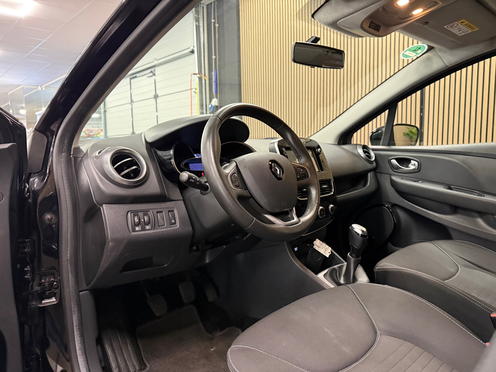 https://www.autokooy.nl//xml/images/56714340-13.JPG