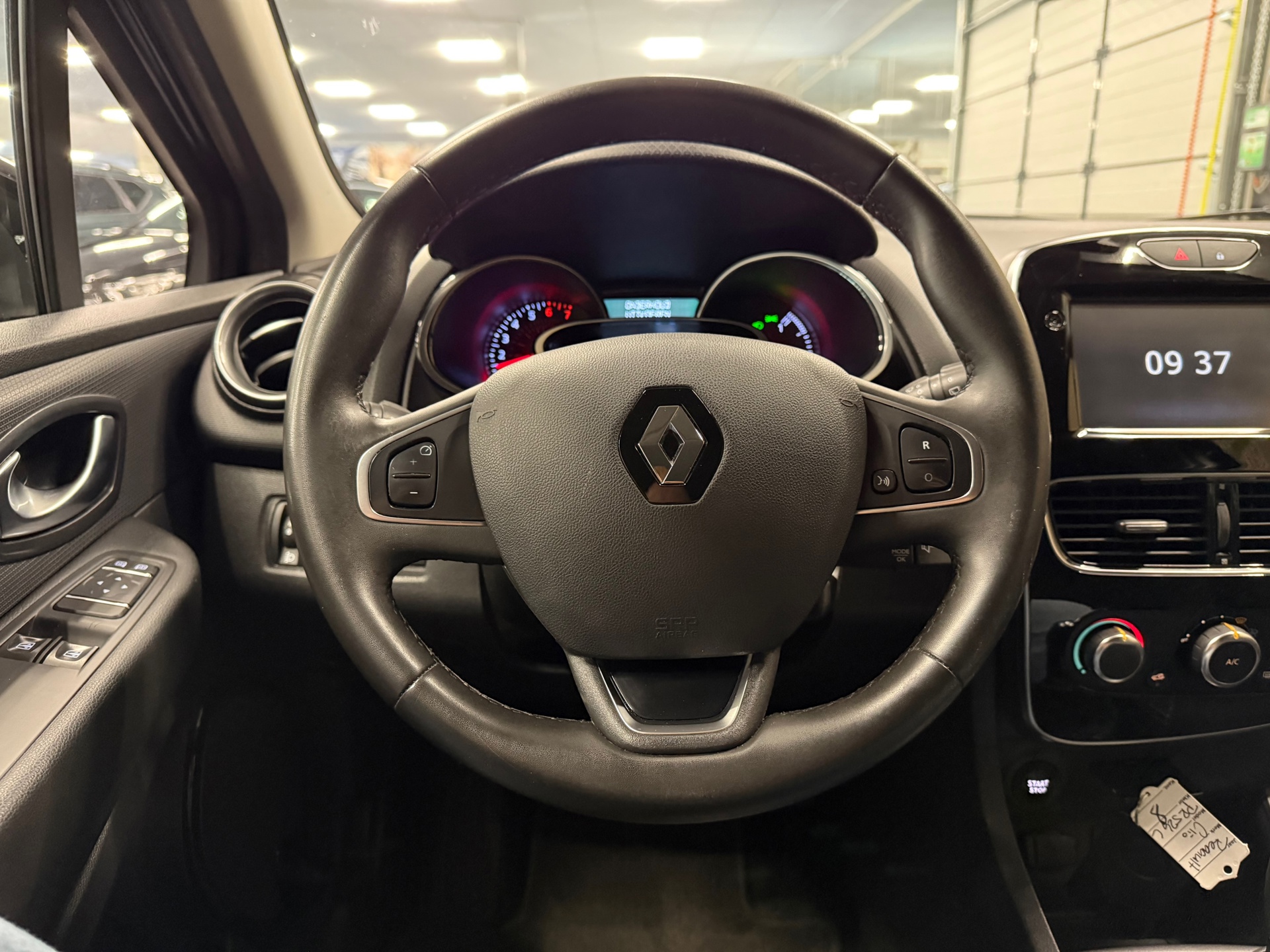 https://www.autokooy.nl//xml/images/56714340-14.JPG