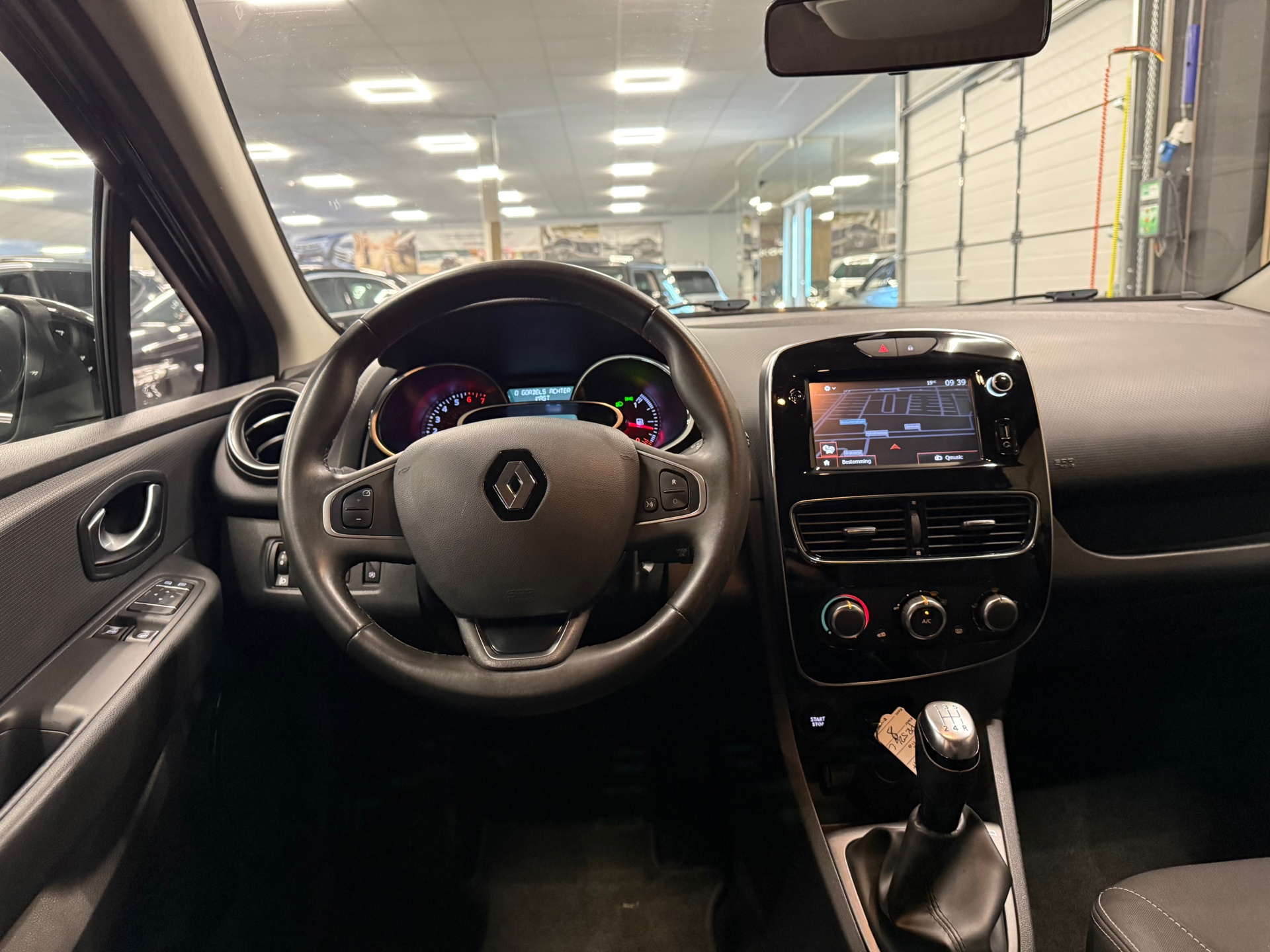 https://www.autokooy.nl//xml/images/56714340-21.JPG