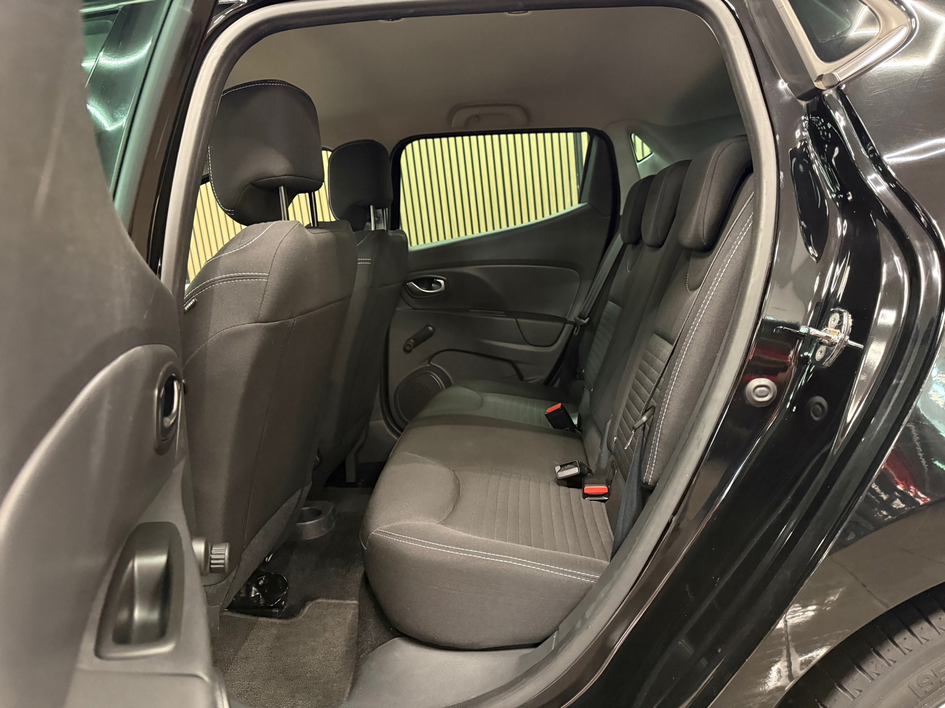 https://www.autokooy.nl//xml/images/56714340-22.JPG