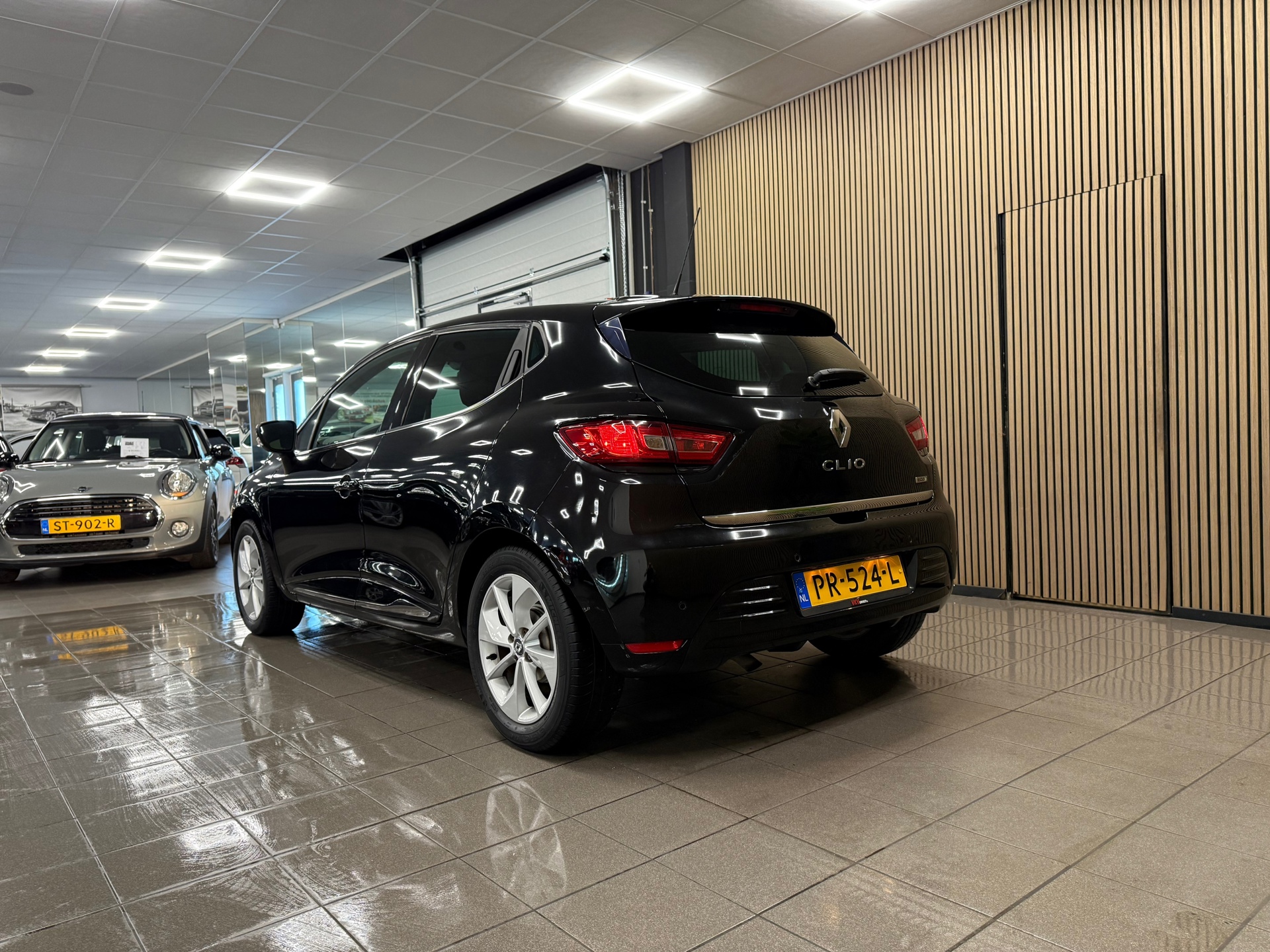 https://www.autokooy.nl//xml/images/56714340-3.JPG