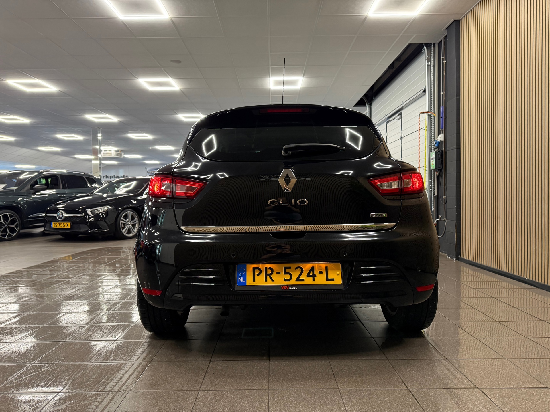 https://www.autokooy.nl//xml/images/56714340-4.JPG
