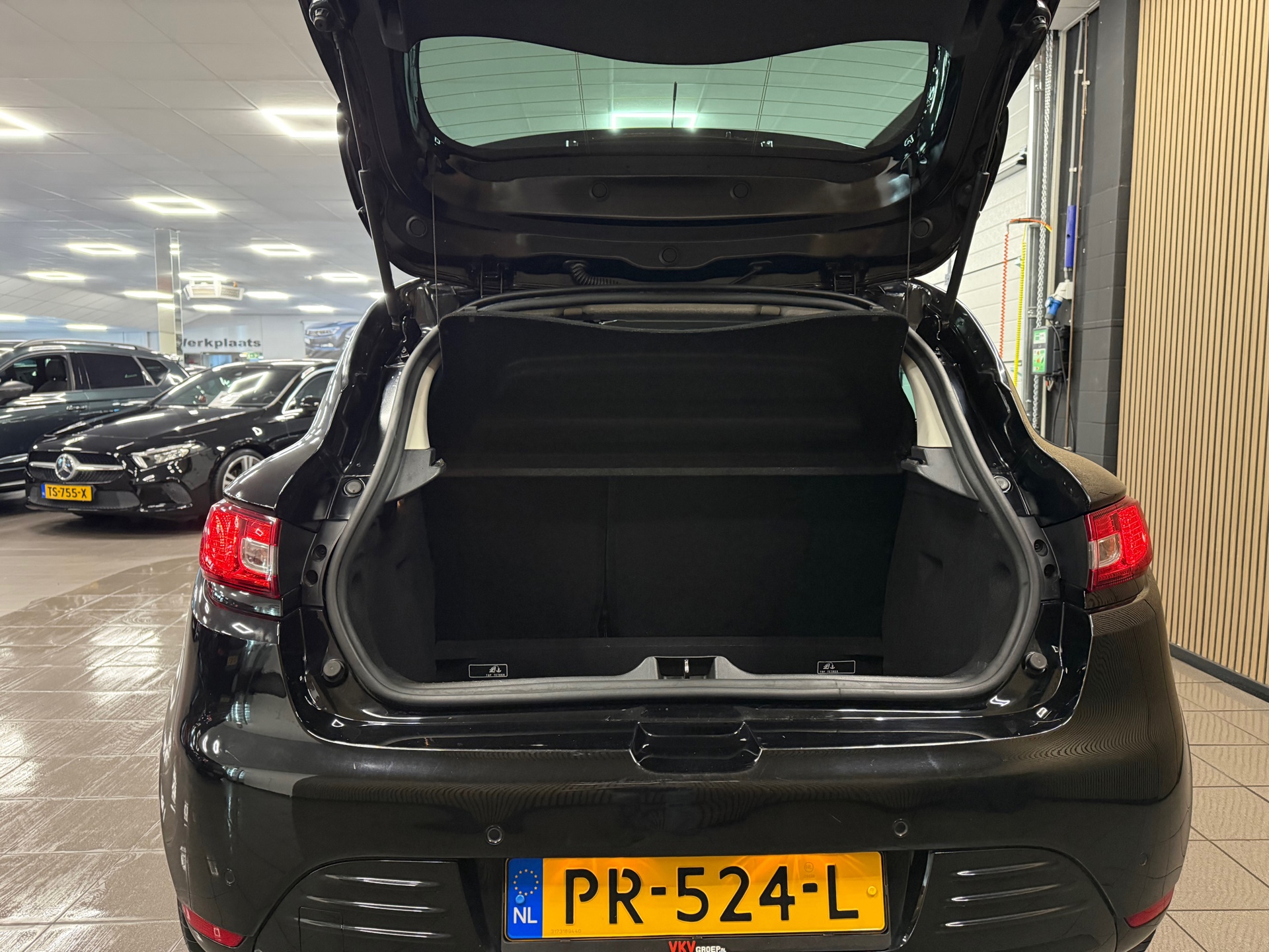 https://www.autokooy.nl//xml/images/56714340-5.JPG