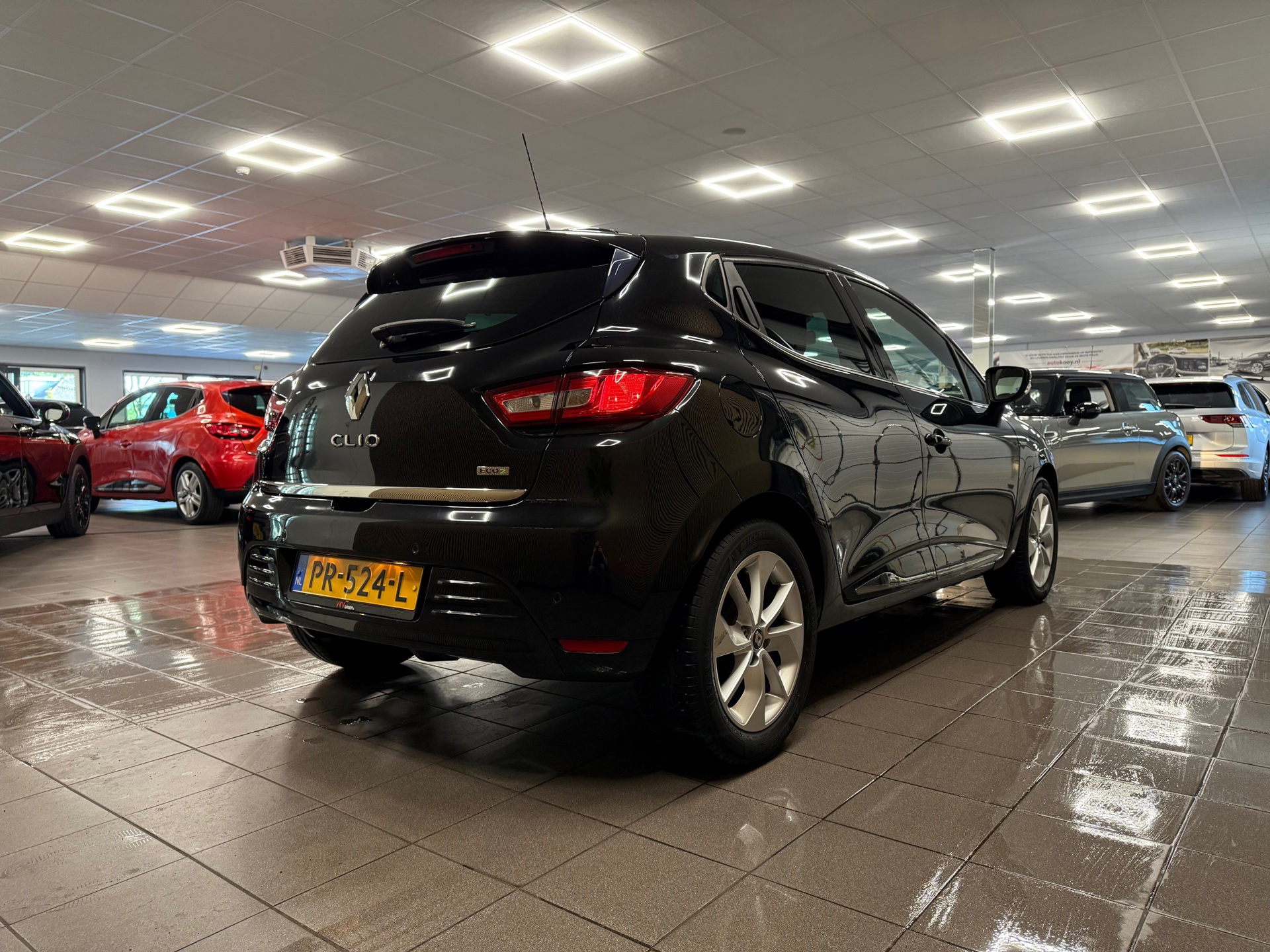 https://www.autokooy.nl//xml/images/56714340-6.JPG