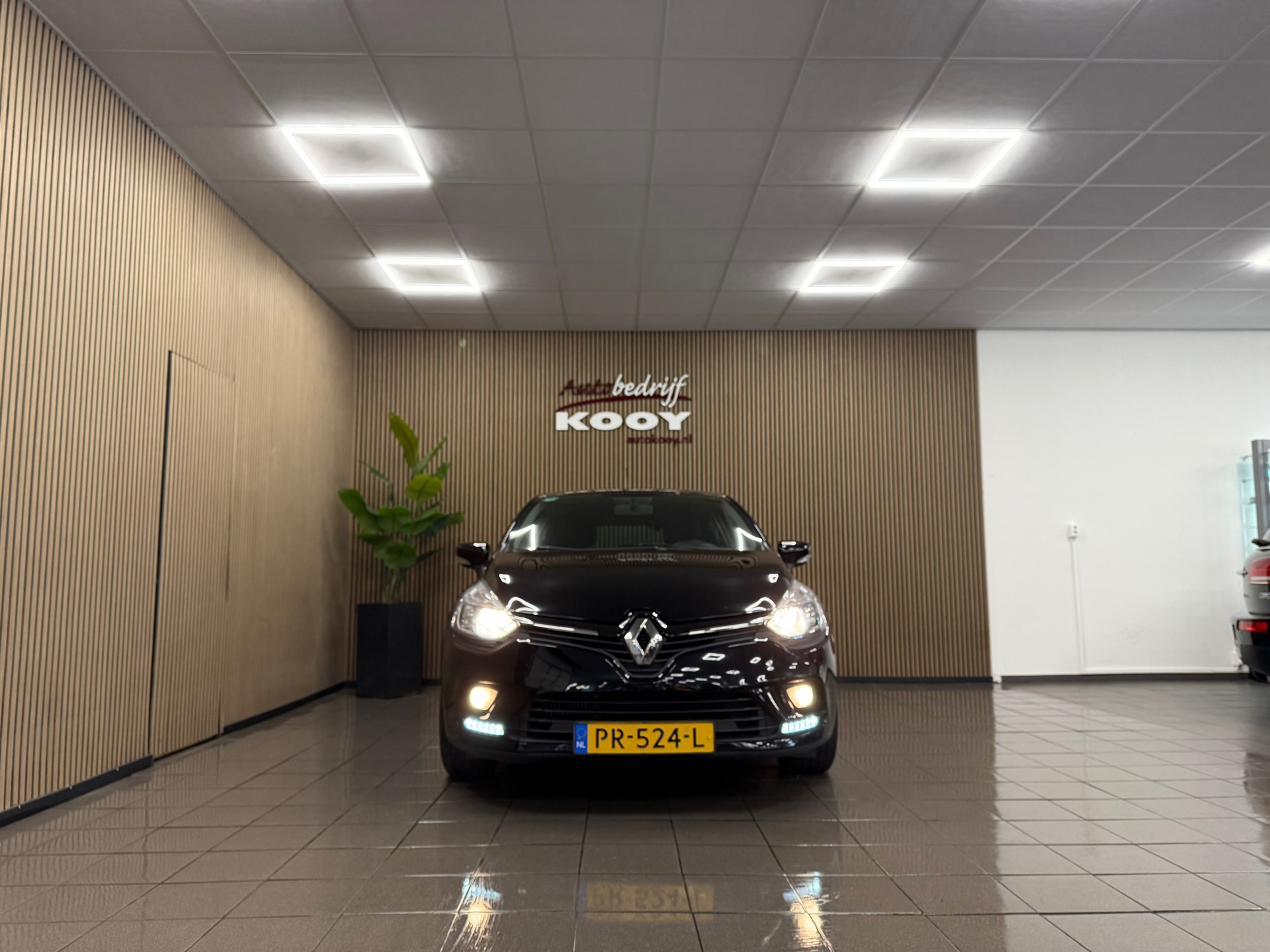 https://www.autokooy.nl//xml/images/56714340-8.JPG