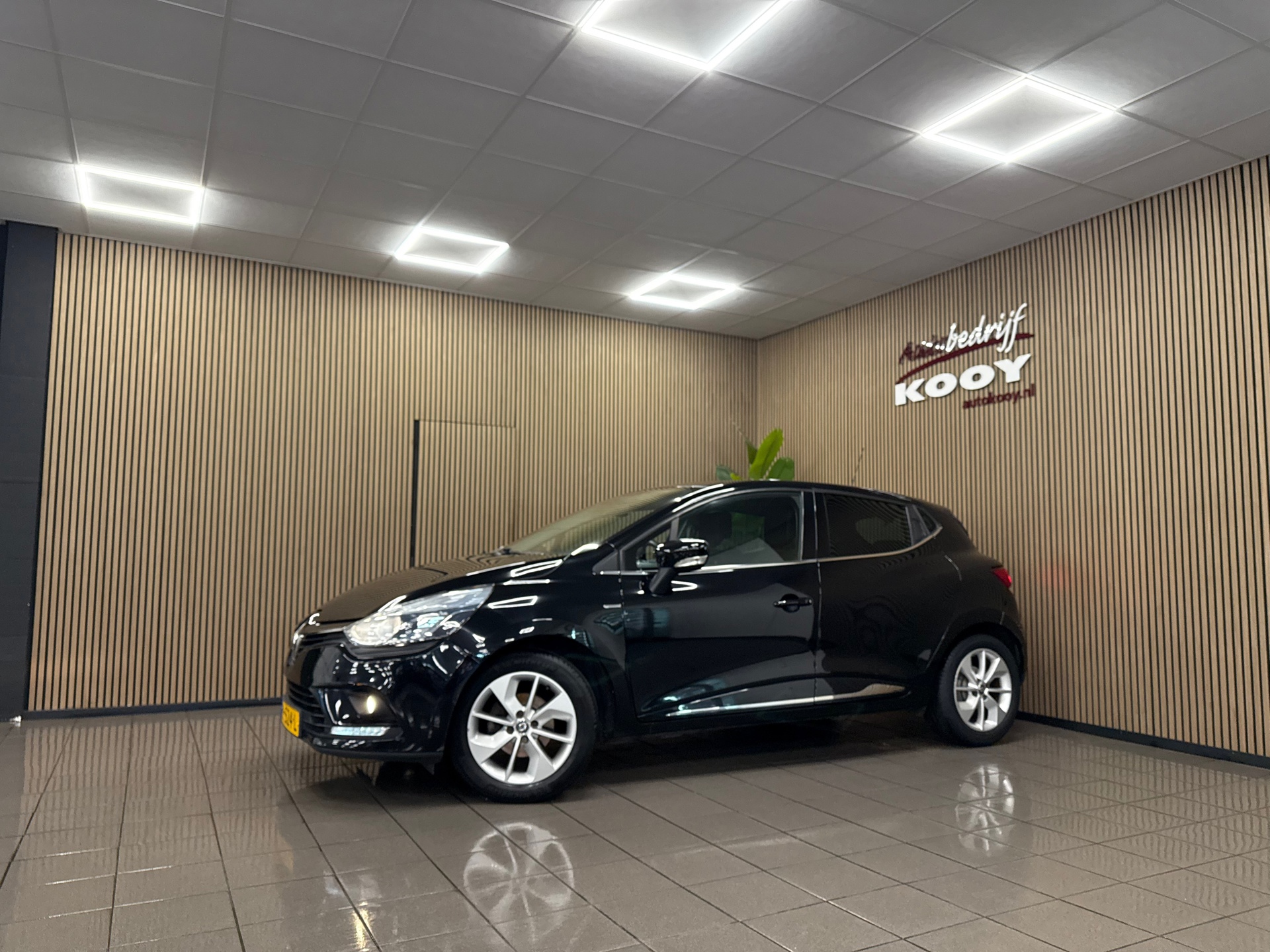 https://www.autokooy.nl//xml/images/56714340-9.JPG