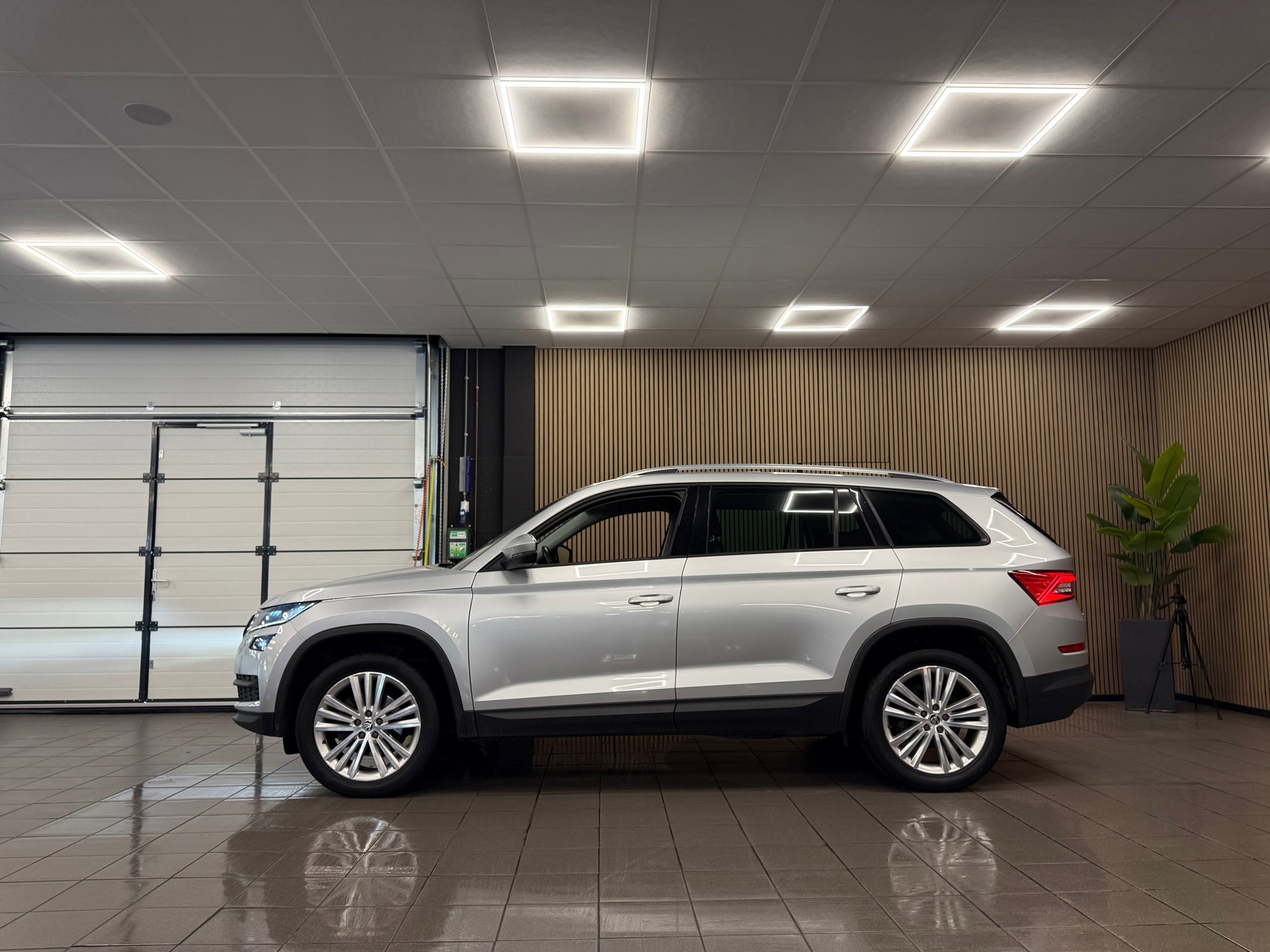 https://www.autokooy.nl//xml/images/56740782-2.JPG