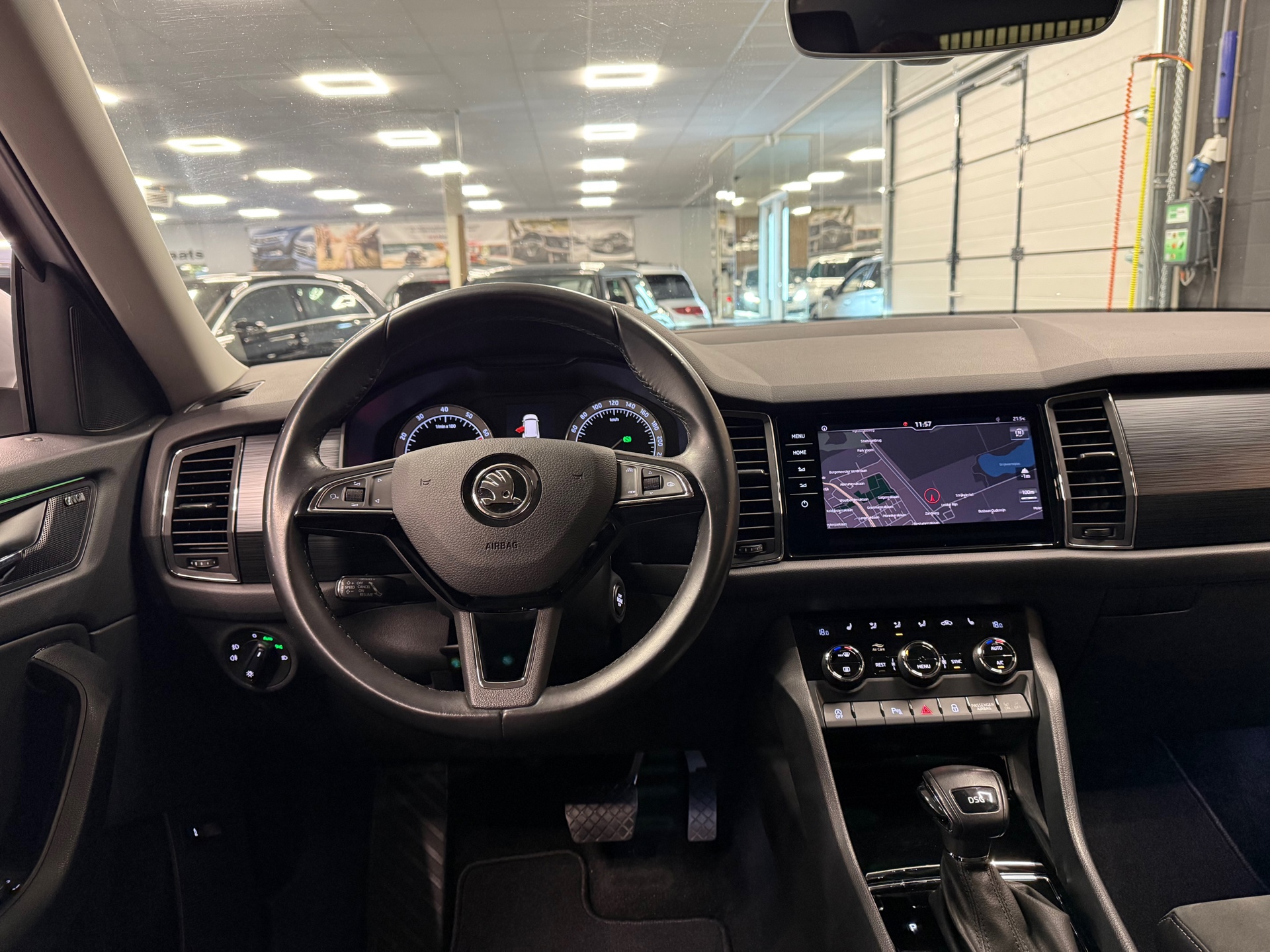 https://www.autokooy.nl//xml/images/56740782-21.JPG