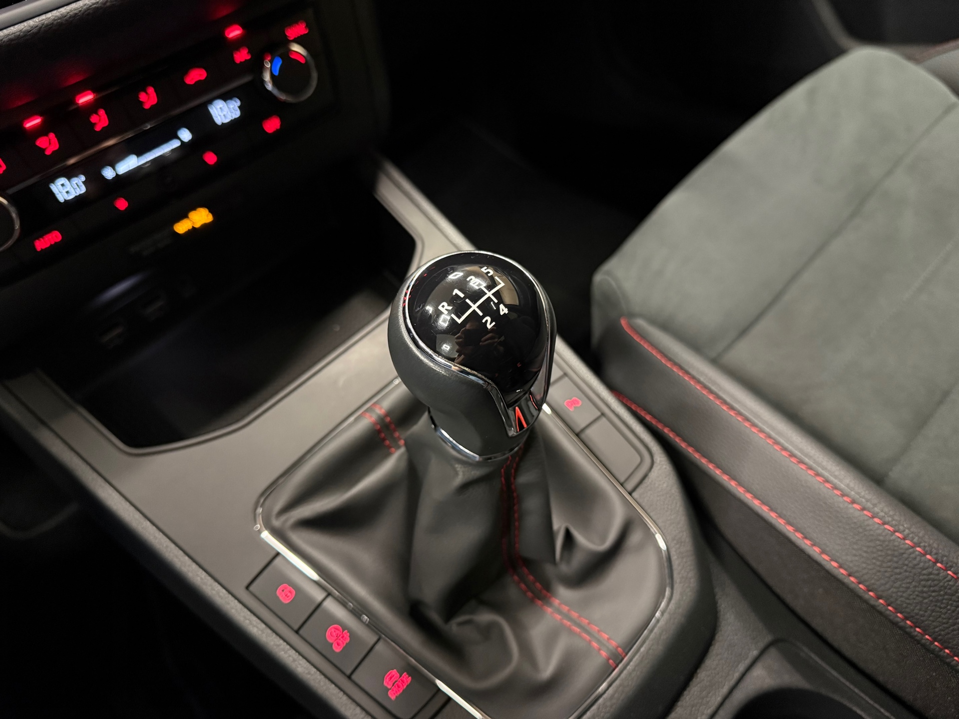 https://www.autokooy.nl//xml/images/56770543-19.JPG