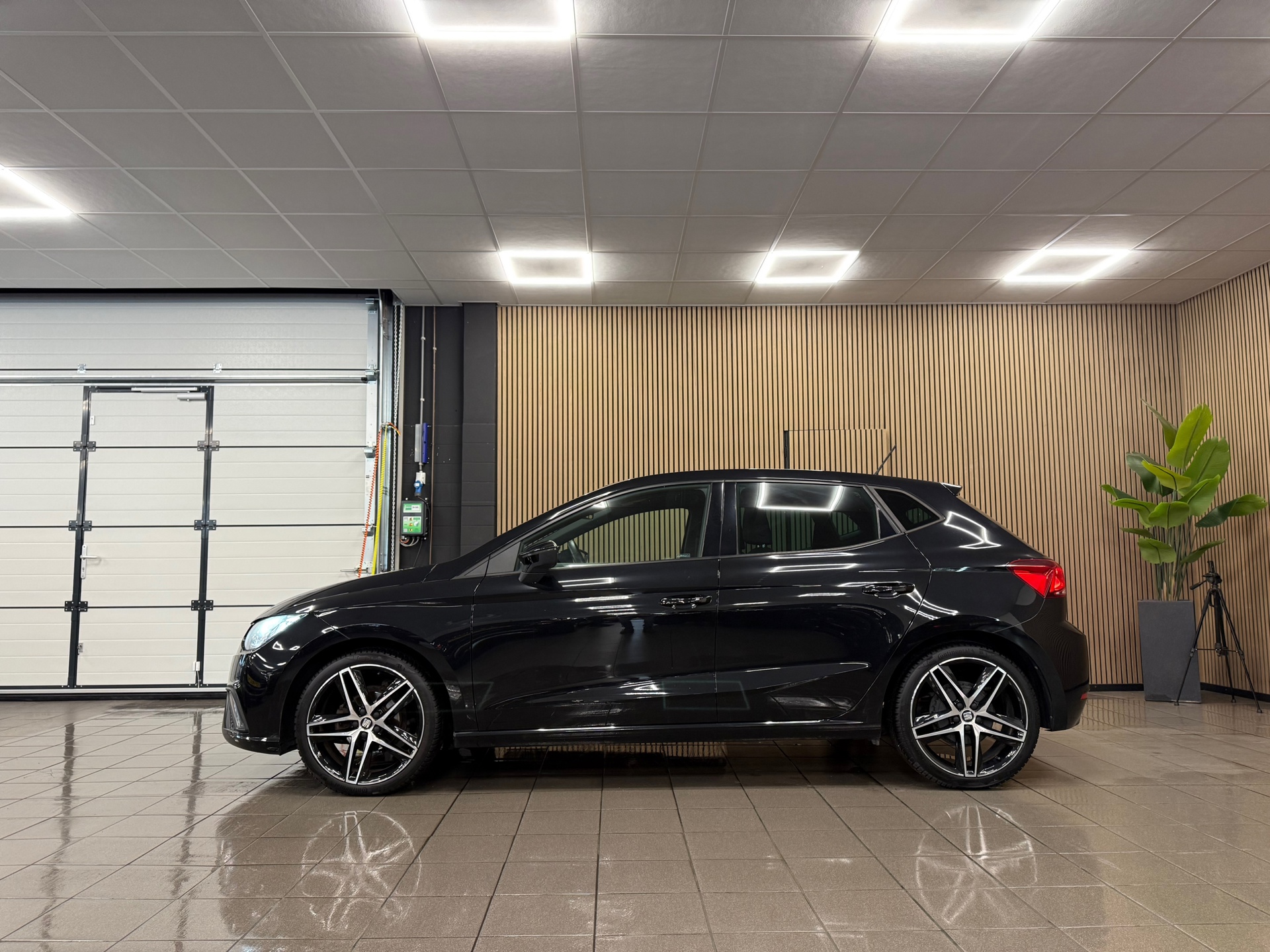 https://www.autokooy.nl//xml/images/56770543-2.JPG