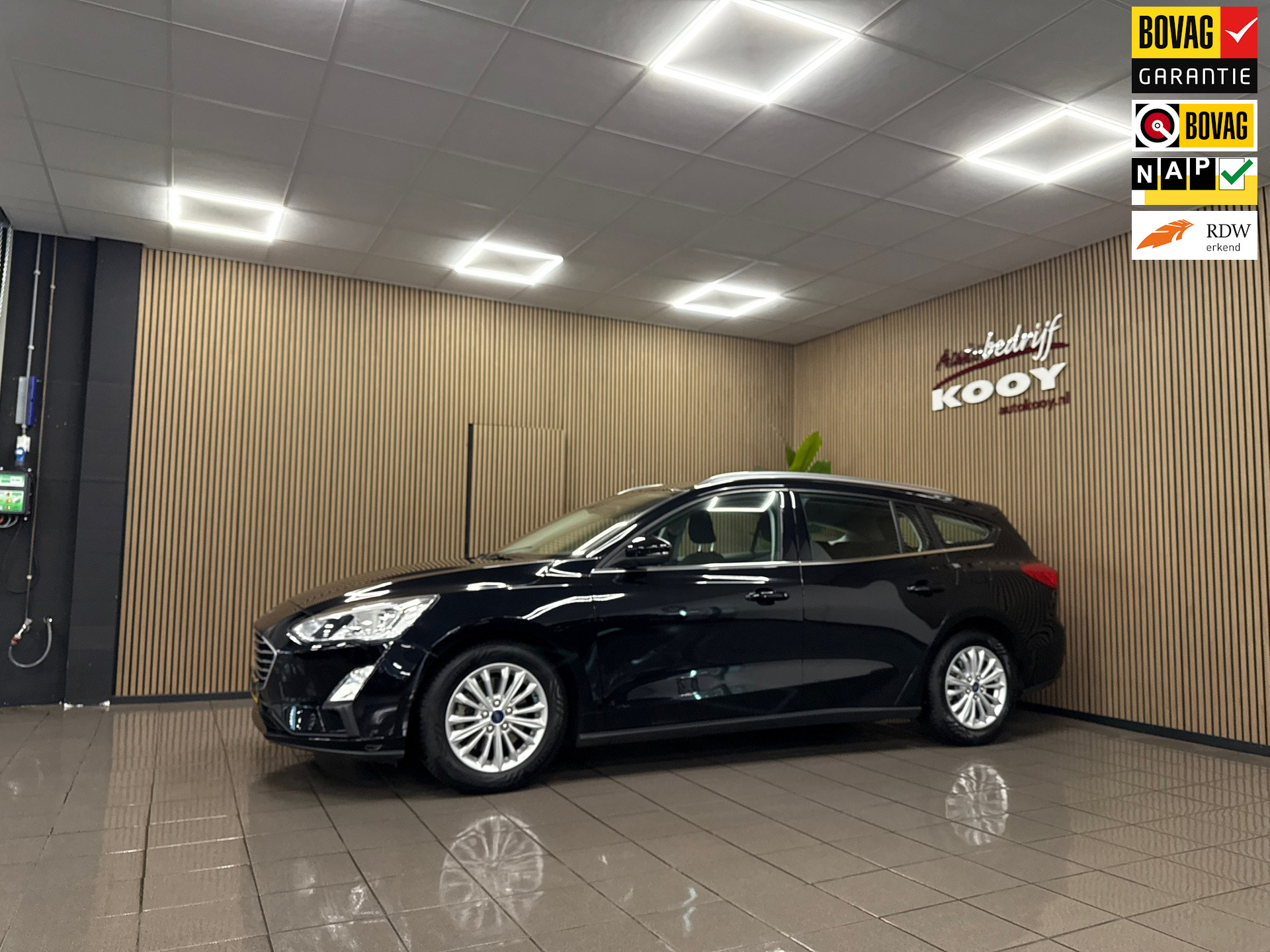 Ford Focus Wagon 1.0 EcoBoost Titanium Business * Automaat / Carplay / Navigatie / LM Velgen / NL Auto *