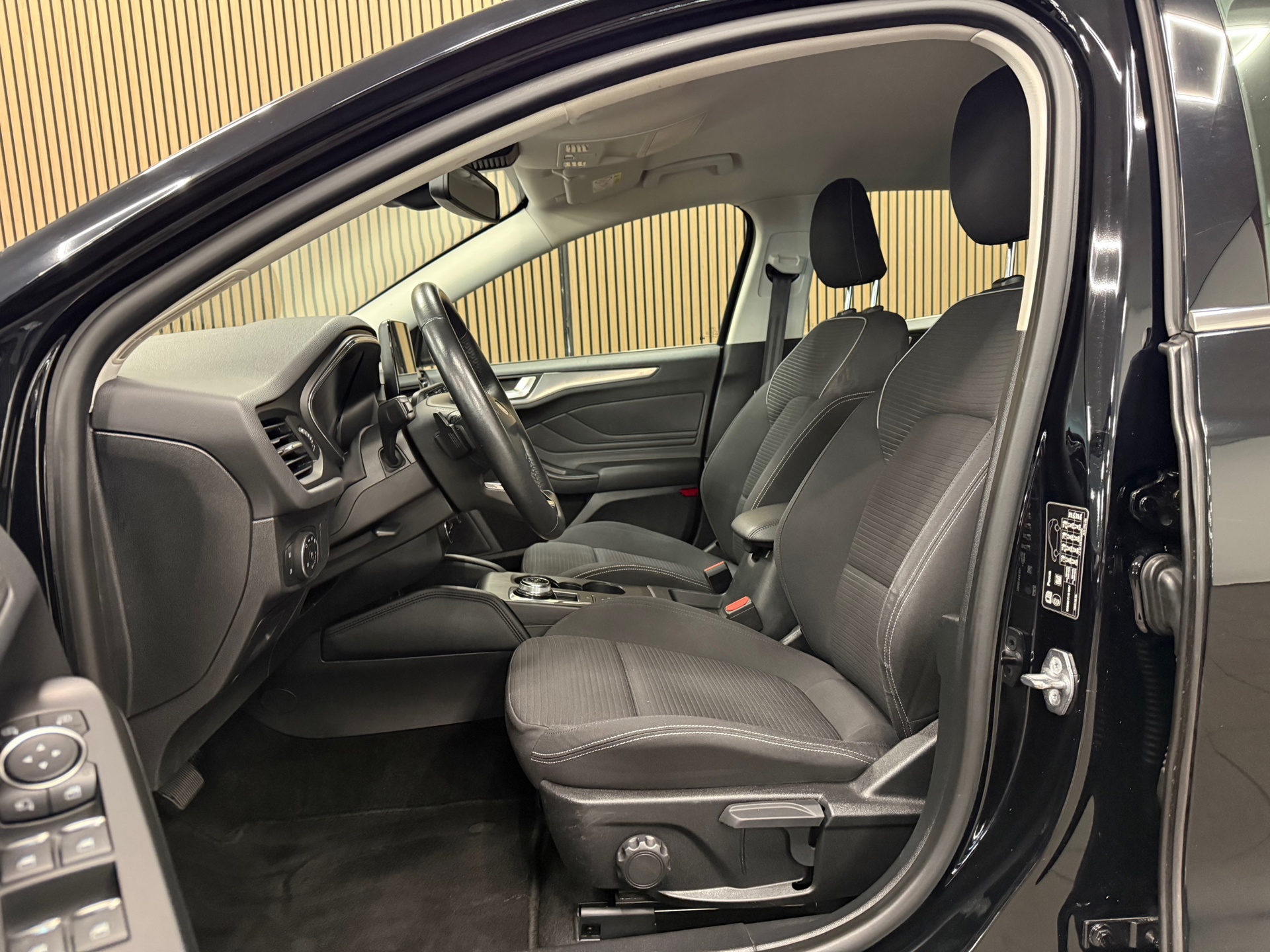 https://www.autokooy.nl//xml/images/56796648-13.JPG