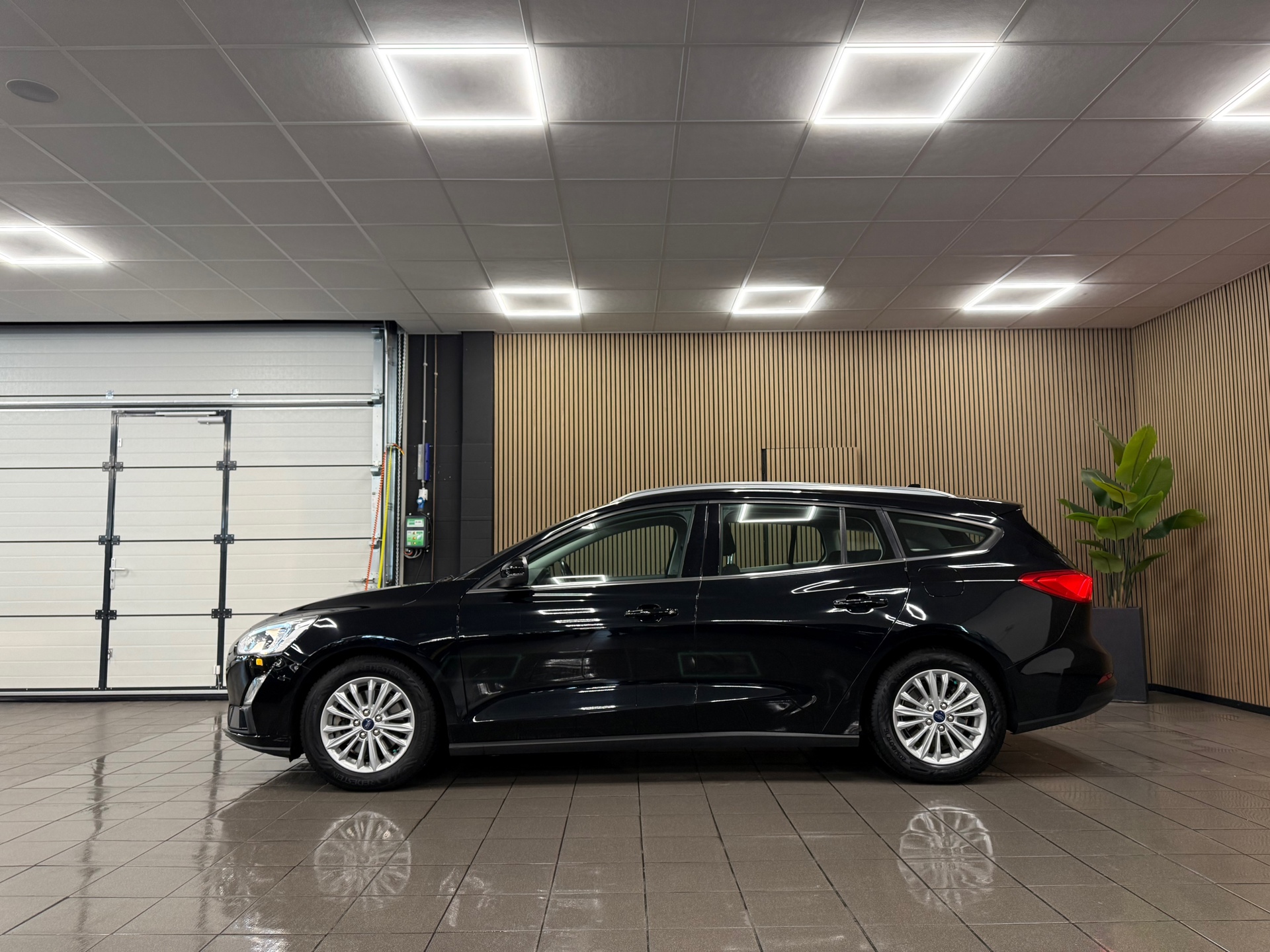 https://www.autokooy.nl//xml/images/56796648-2.JPG