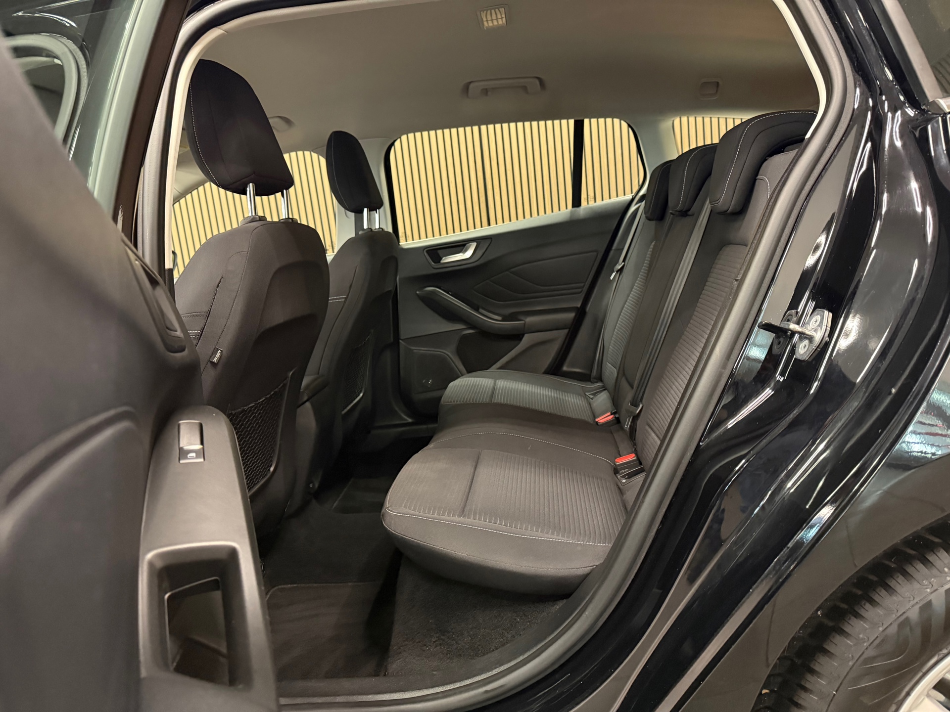 https://www.autokooy.nl//xml/images/56796648-24.JPG