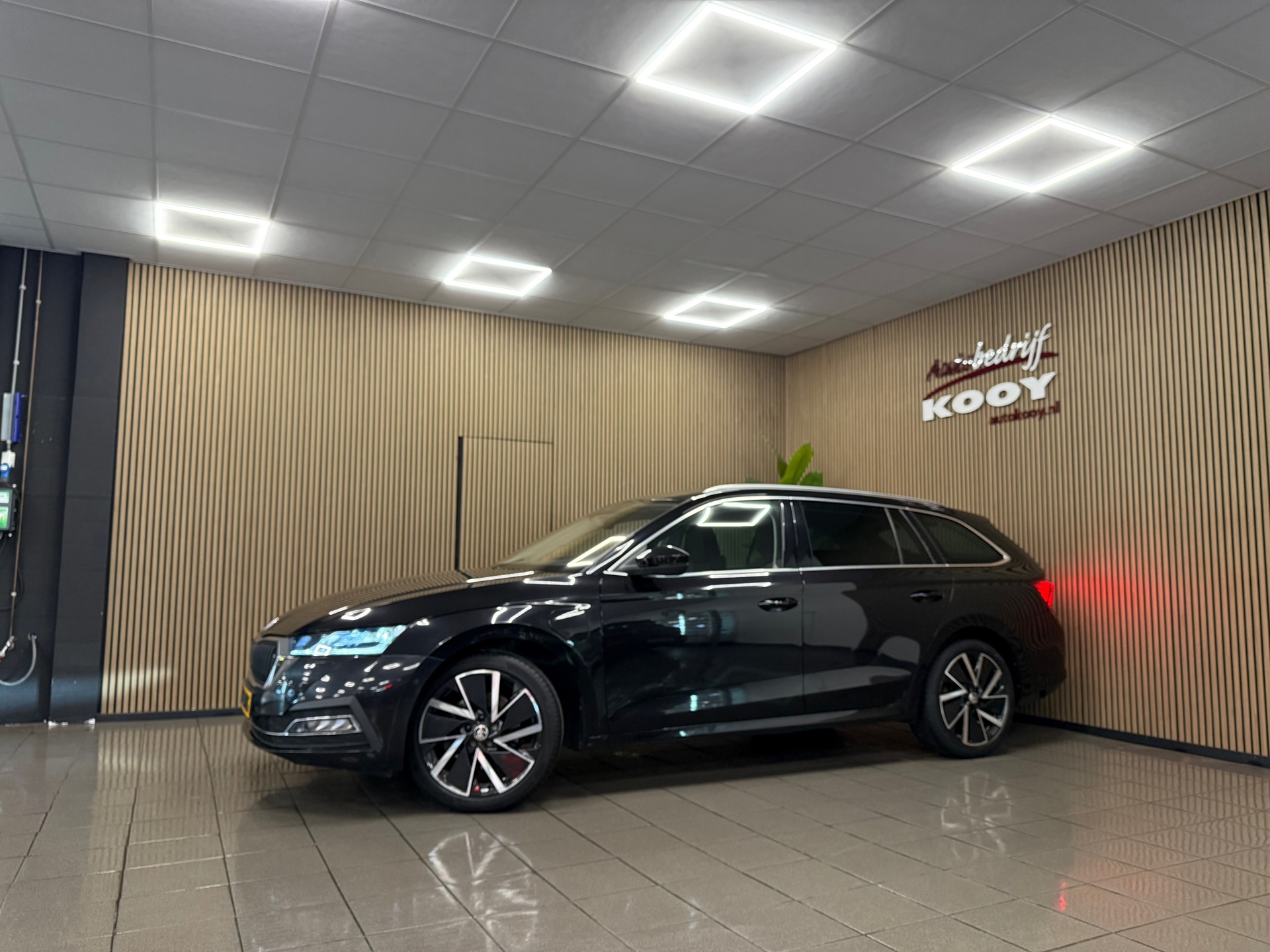 https://www.autokooy.nl//xml/images/56836968-11.JPG