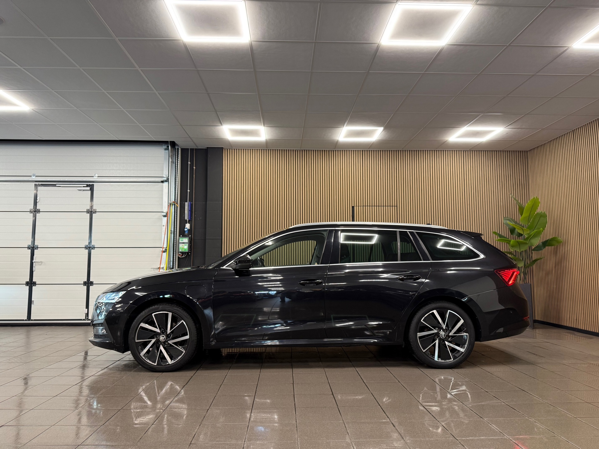https://www.autokooy.nl//xml/images/56836968-2.JPG