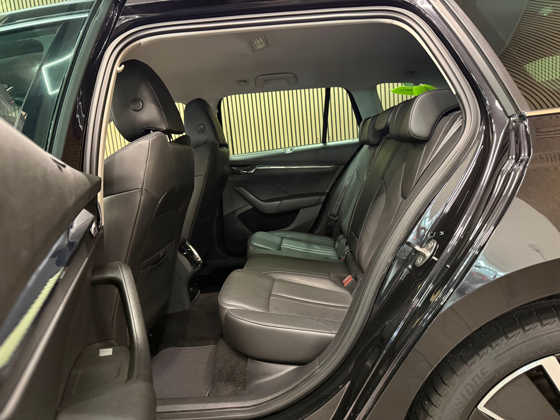 https://www.autokooy.nl//xml/images/56836968-23.JPG