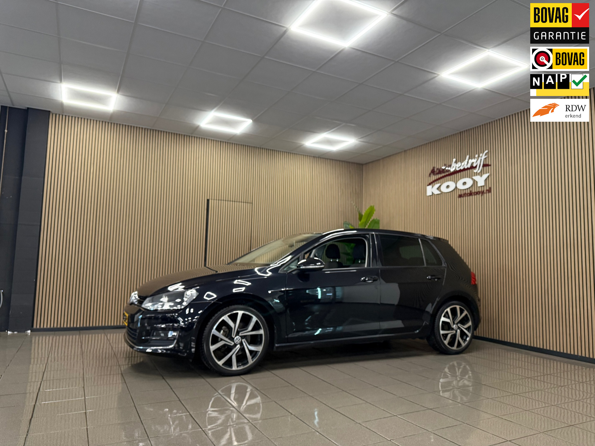 Volkswagen Golf 1.2 TSI Highline * Navigatie / 18" LM Velgen / Cruise control / Parkeersensoren / NL Auto *