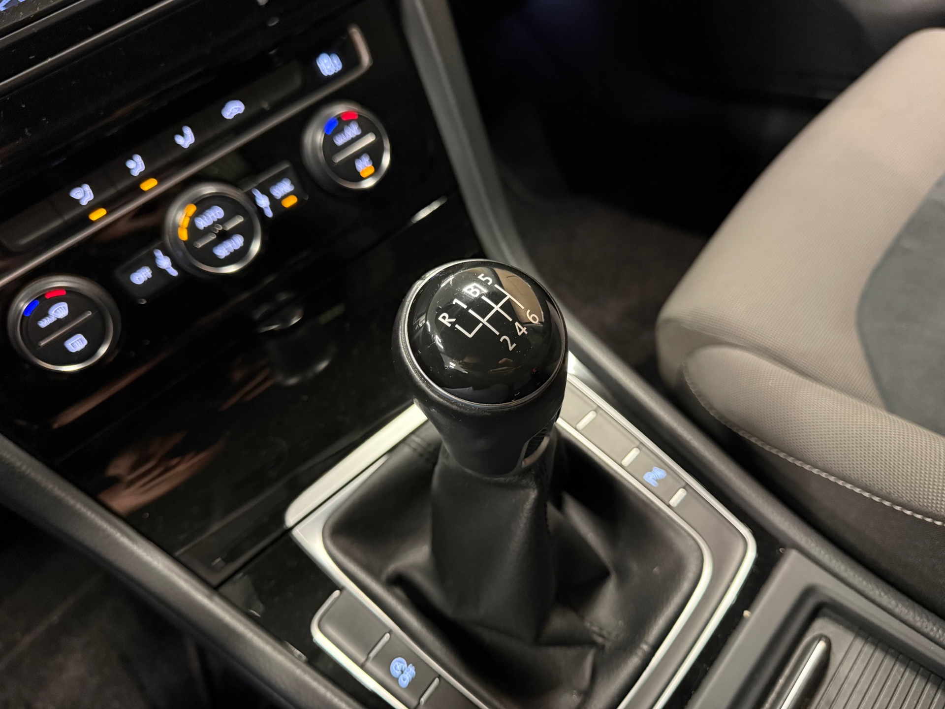 https://www.autokooy.nl//xml/images/56837123-19.JPG