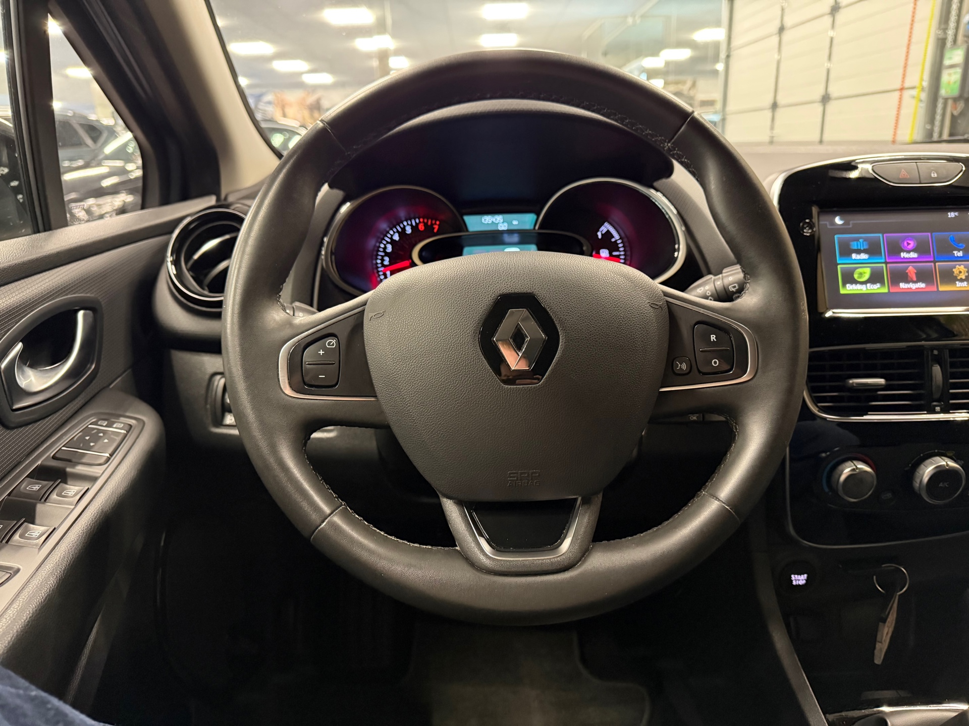 https://www.autokooy.nl//xml/images/56895886-14.JPG