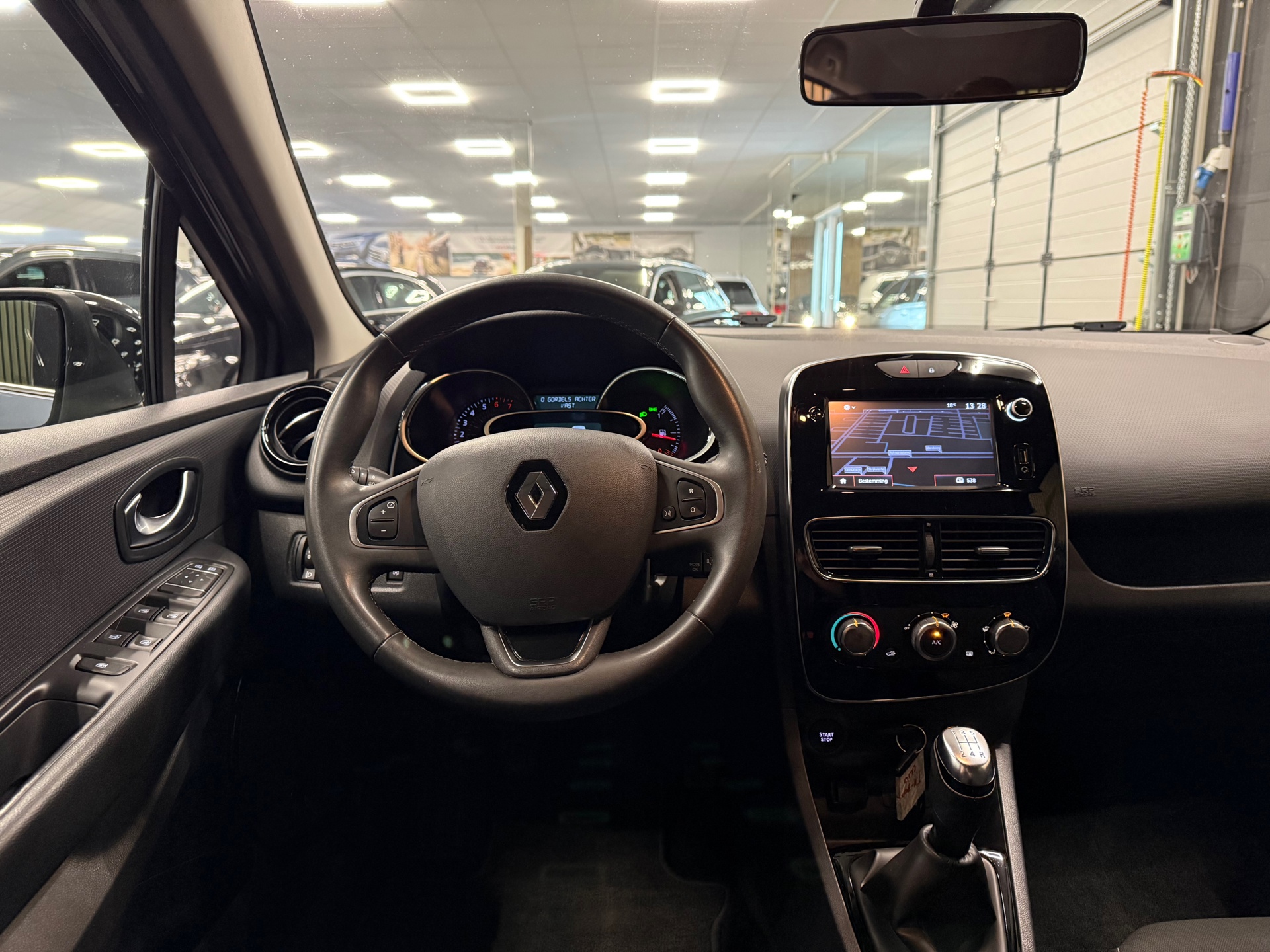https://www.autokooy.nl//xml/images/56895886-21.JPG