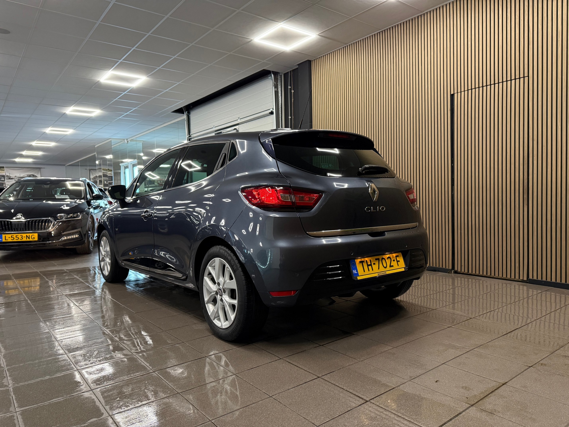https://www.autokooy.nl//xml/images/56895886-3.JPG