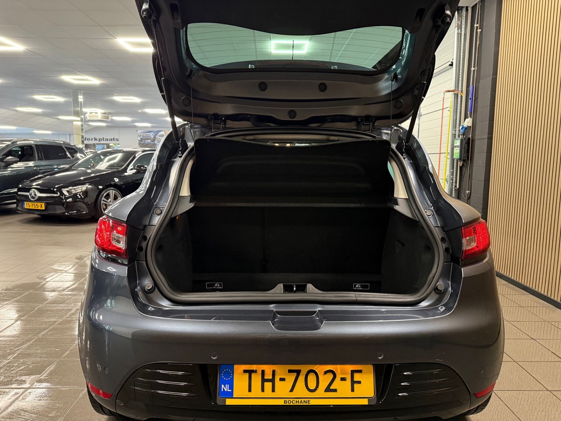 https://www.autokooy.nl//xml/images/56895886-5.JPG