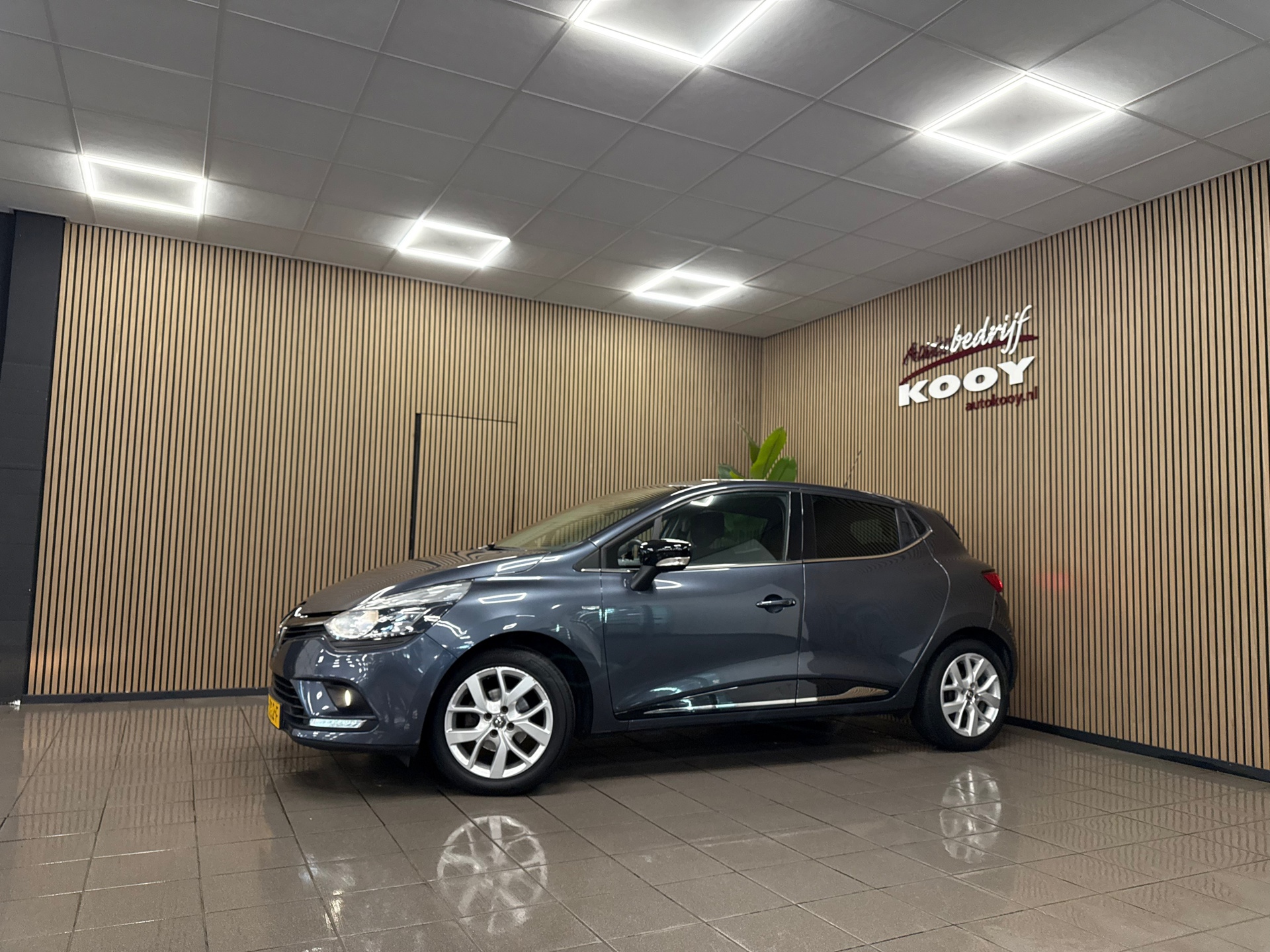https://www.autokooy.nl//xml/images/56895886-9.JPG