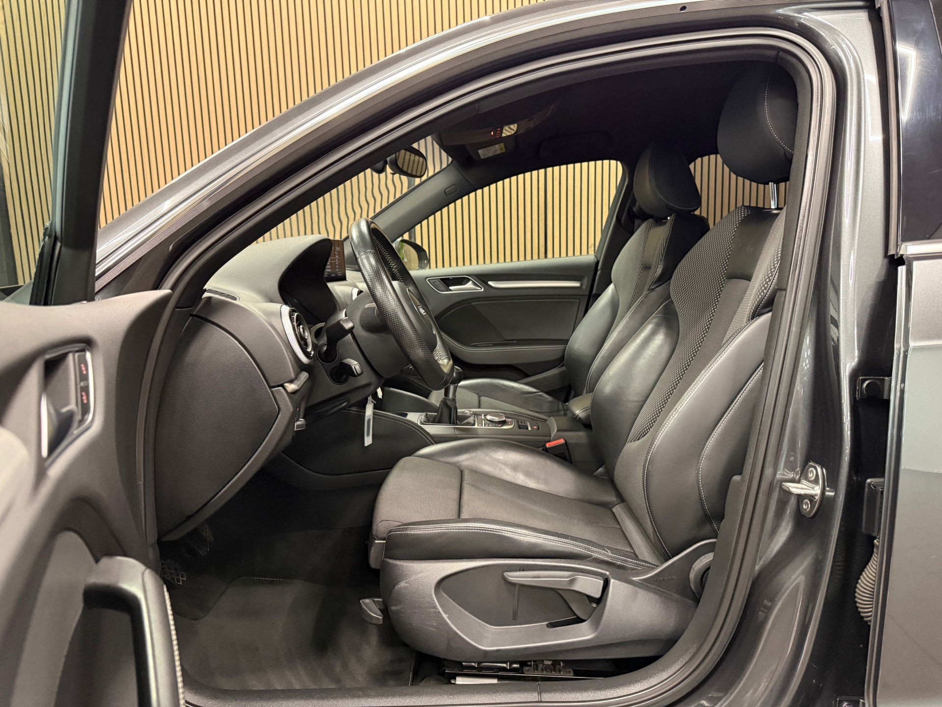 https://www.autokooy.nl//xml/images/56919595-12.JPG