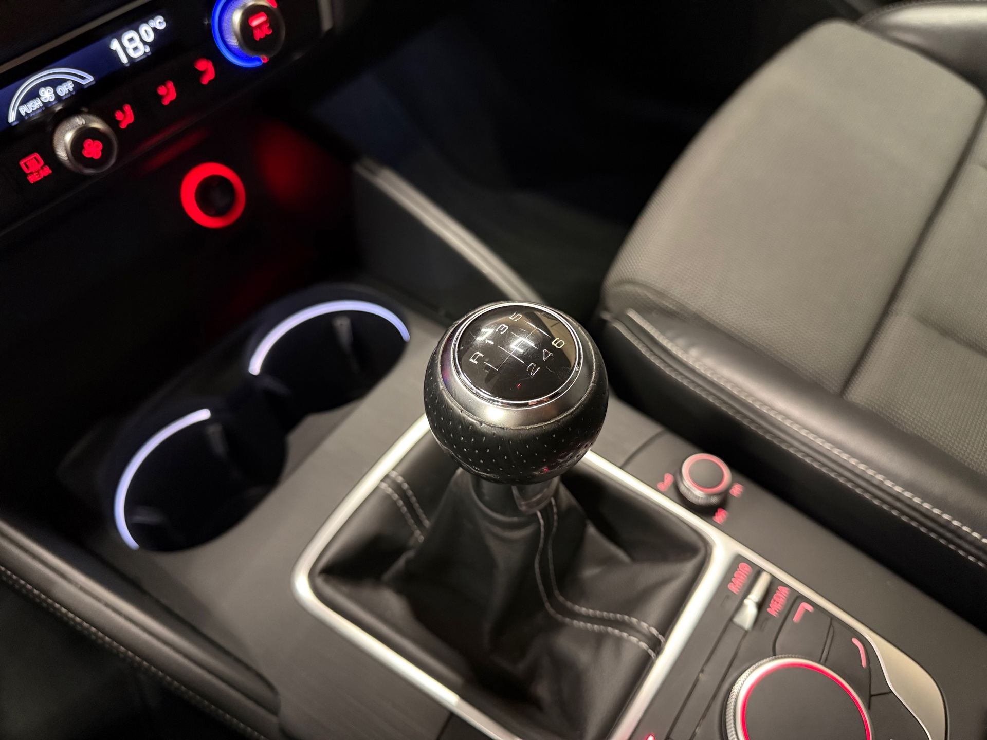 https://www.autokooy.nl//xml/images/56919595-20.JPG