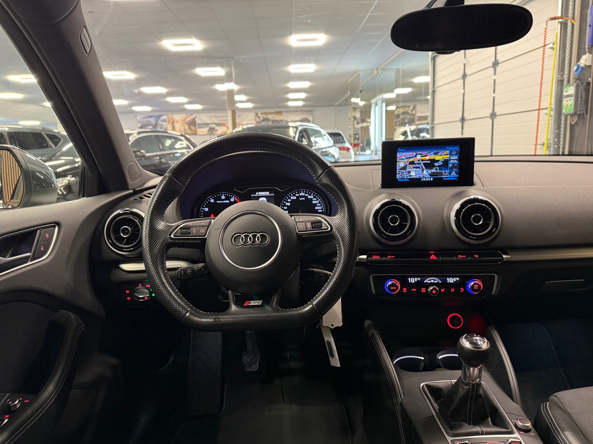 https://www.autokooy.nl//xml/images/56919595-22.JPG