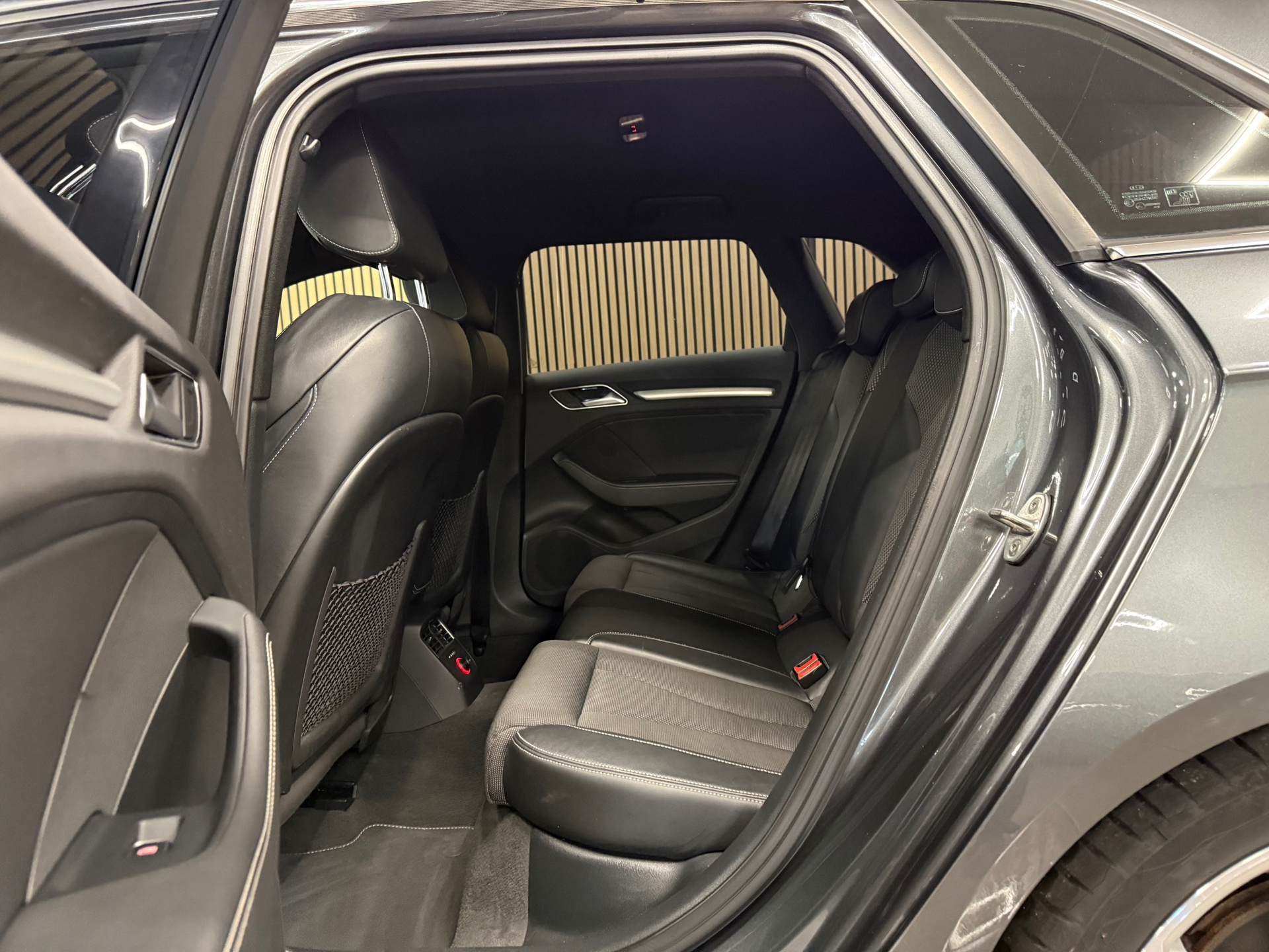 https://www.autokooy.nl//xml/images/56919595-23.JPG
