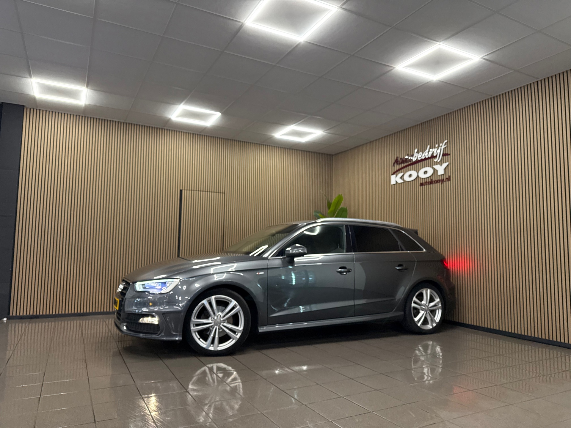https://www.autokooy.nl//xml/images/56919595-9.JPG