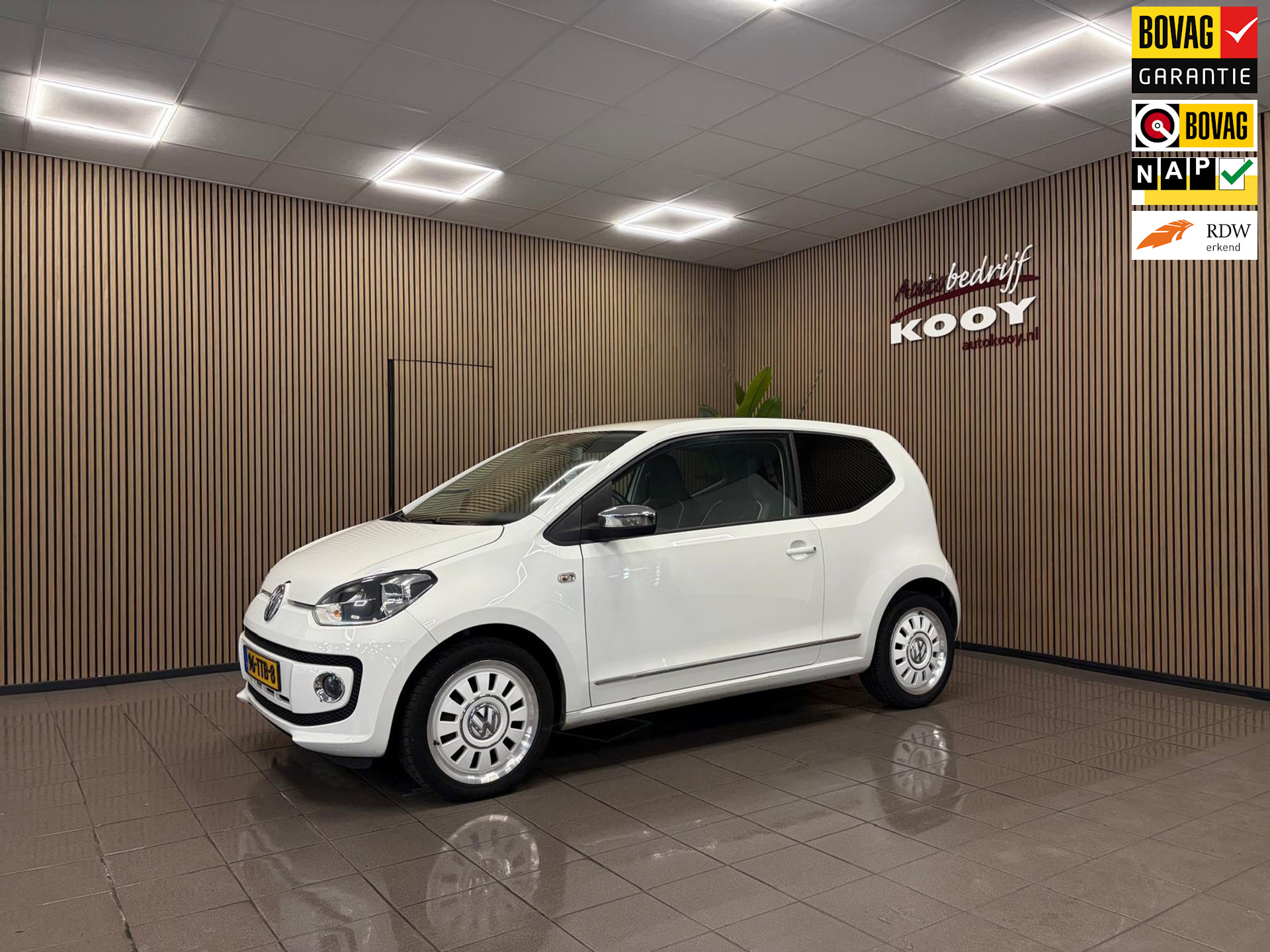 Volkswagen Up! 1.0 high up! BlueMotion * Airco / Stoelverwarming / Leder / LM Velgen / NL Auto *