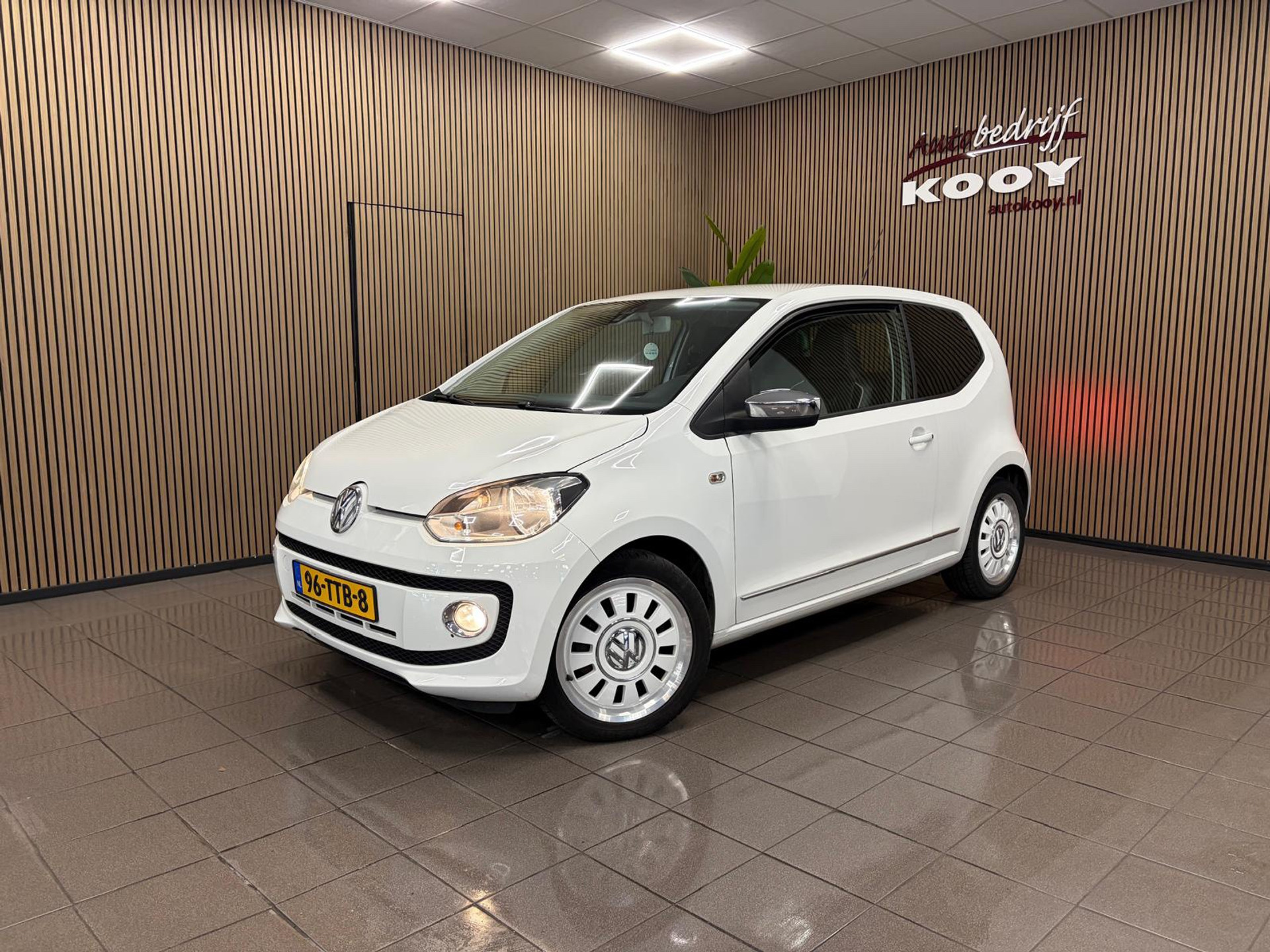 https://www.autokooy.nl//xml/images/56957079-10.JPG