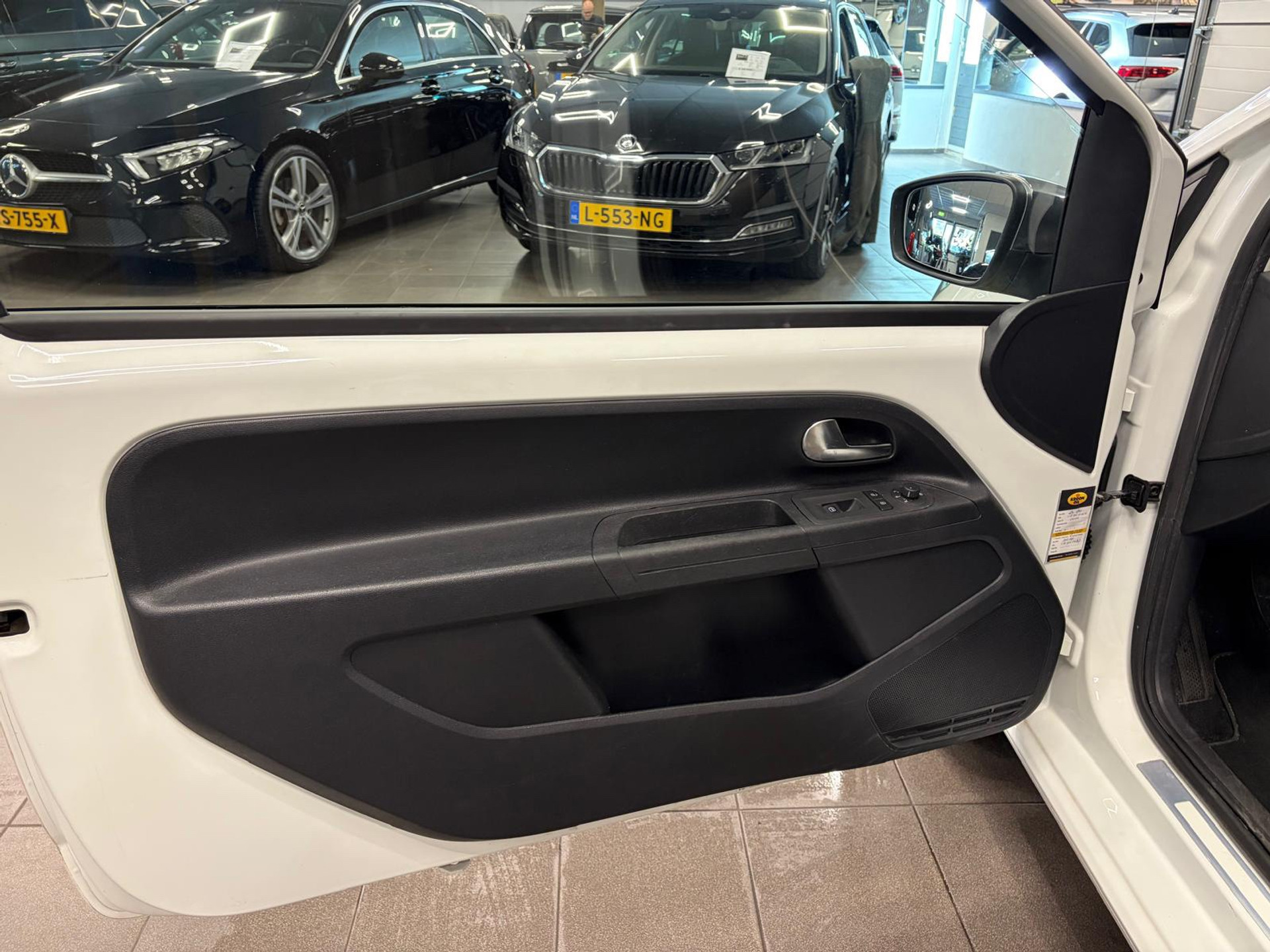 https://www.autokooy.nl//xml/images/56957079-11.JPG