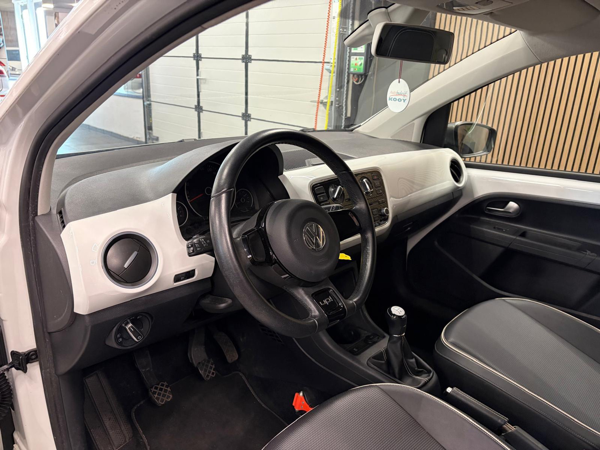 https://www.autokooy.nl//xml/images/56957079-13.JPG