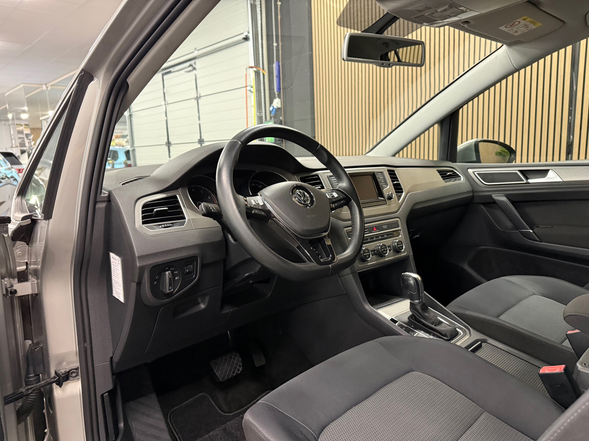 https://www.autokooy.nl//xml/images/57016634-12.JPG