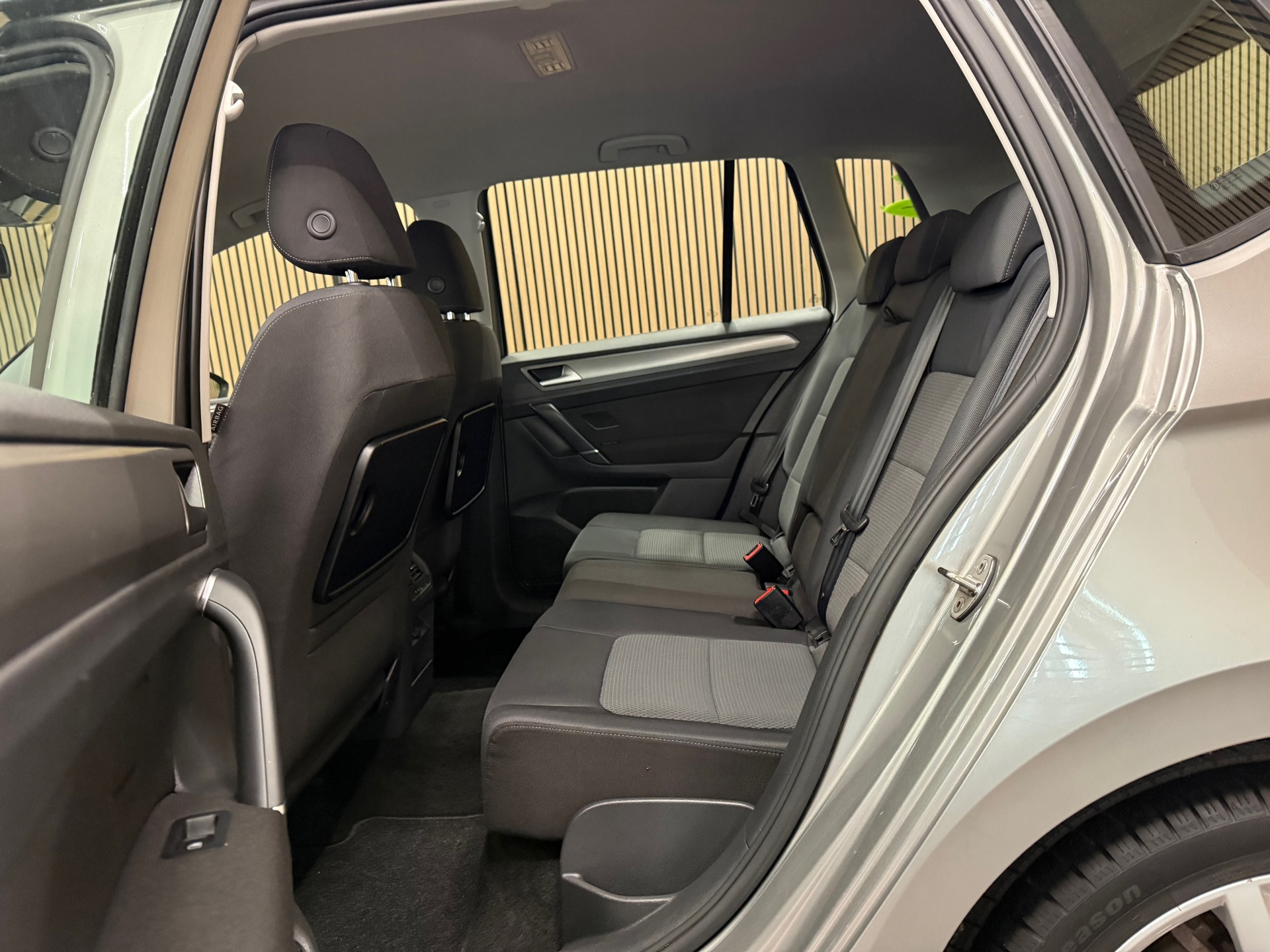 https://www.autokooy.nl//xml/images/57016634-22.JPG