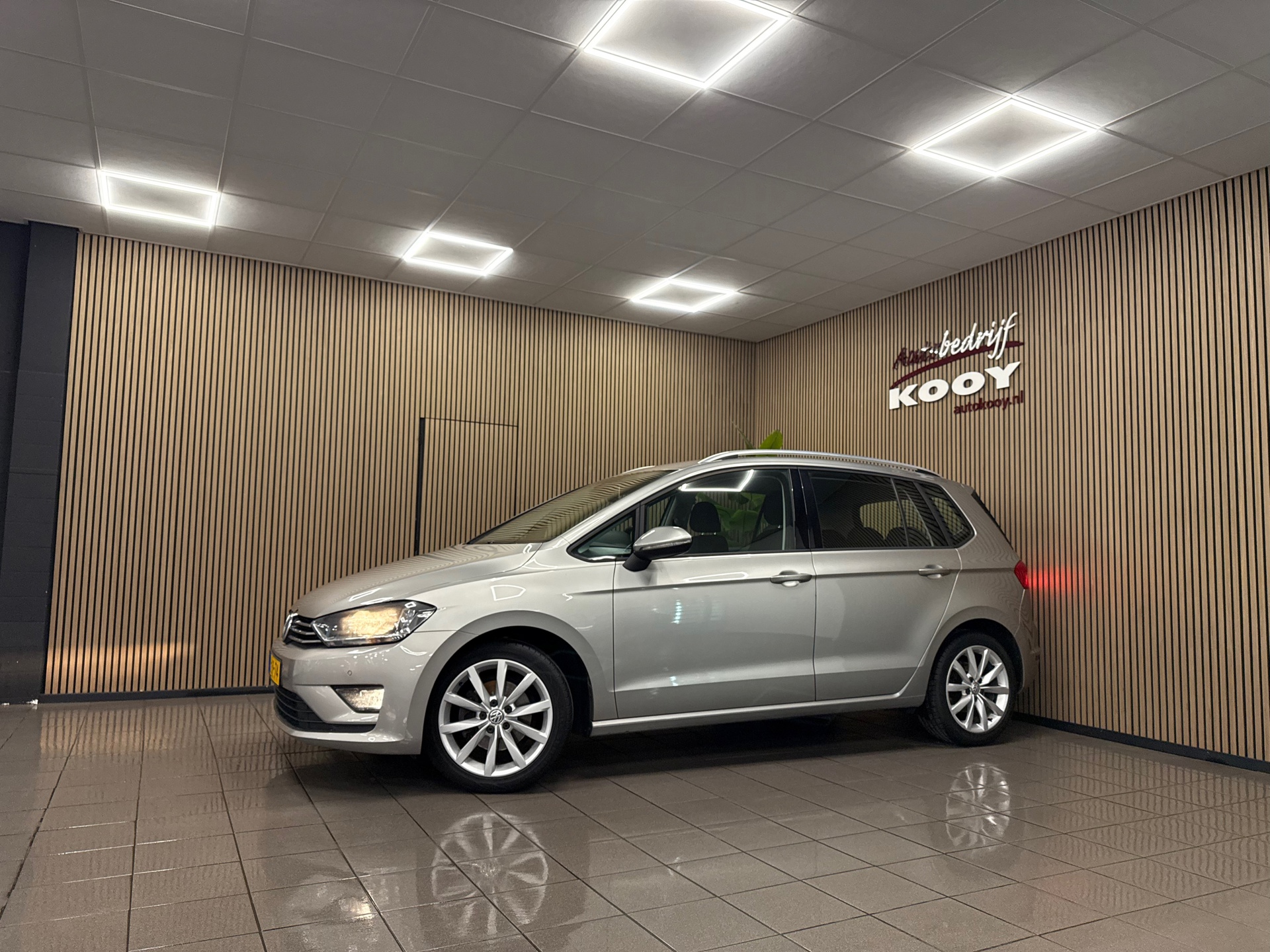 https://www.autokooy.nl//xml/images/57016634-9.JPG