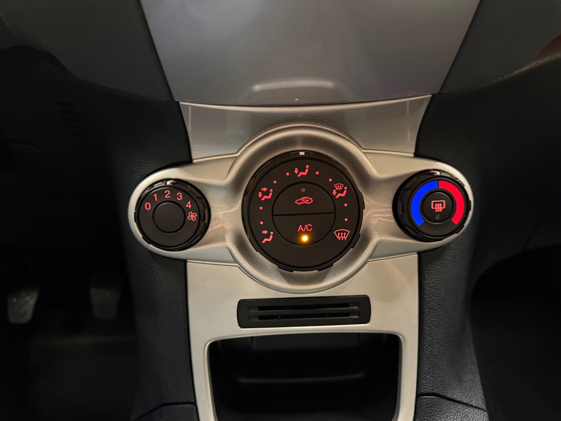 https://www.autokooy.nl//xml/images/57044580-18.JPG