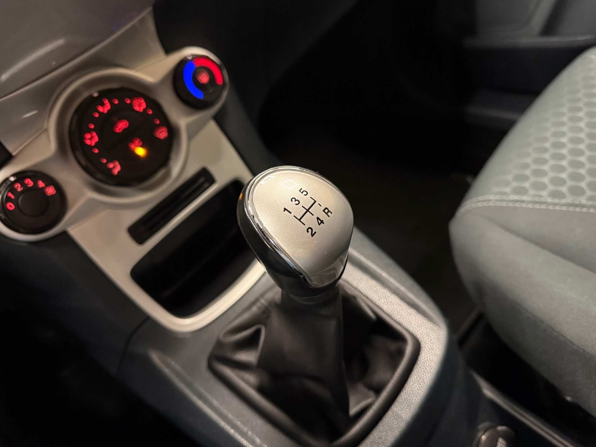 https://www.autokooy.nl//xml/images/57044580-19.JPG